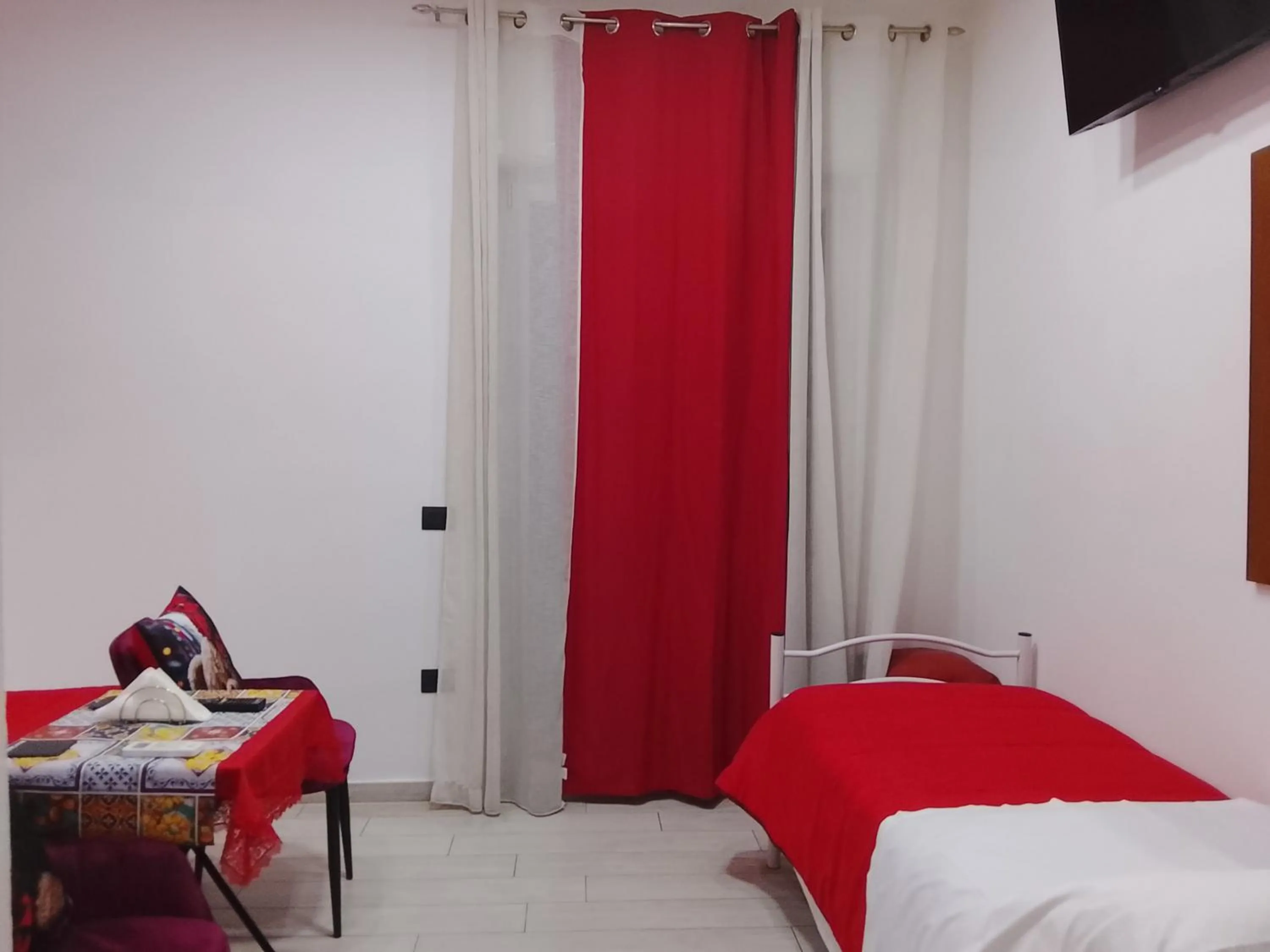 Bed in Domus Michaeli B&B Pompei perfetto per famiglie e gruppi Camere confortevoli vicino agli Scavi e al centro