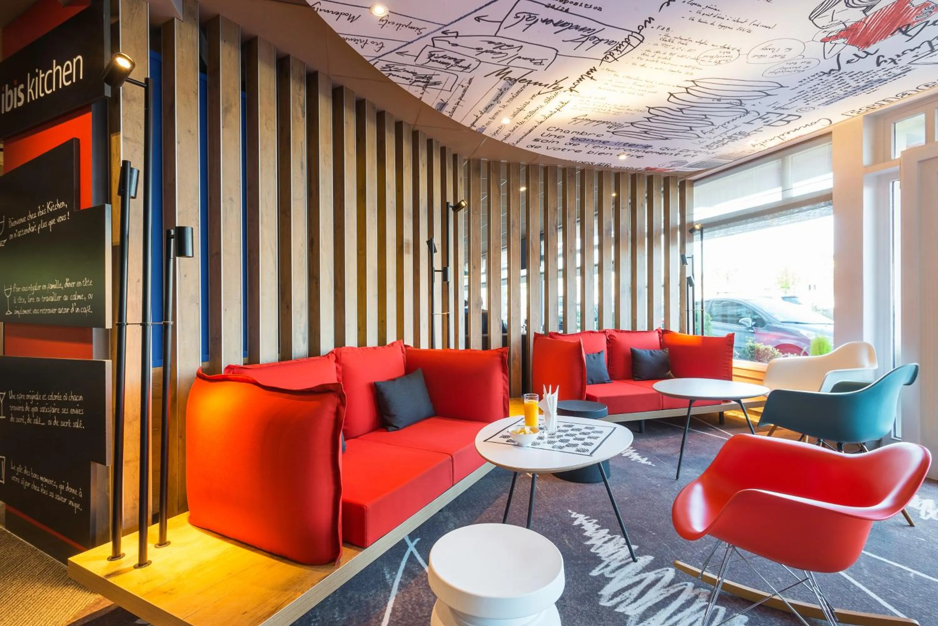 Communal lounge/ TV room in ibis Deauville Centre