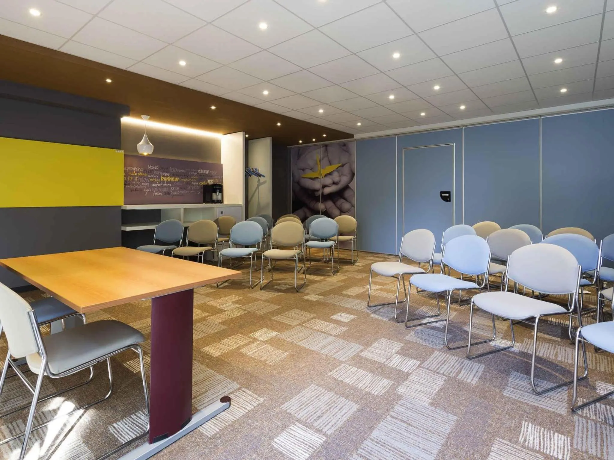 Meeting/conference room in ibis Deauville Centre