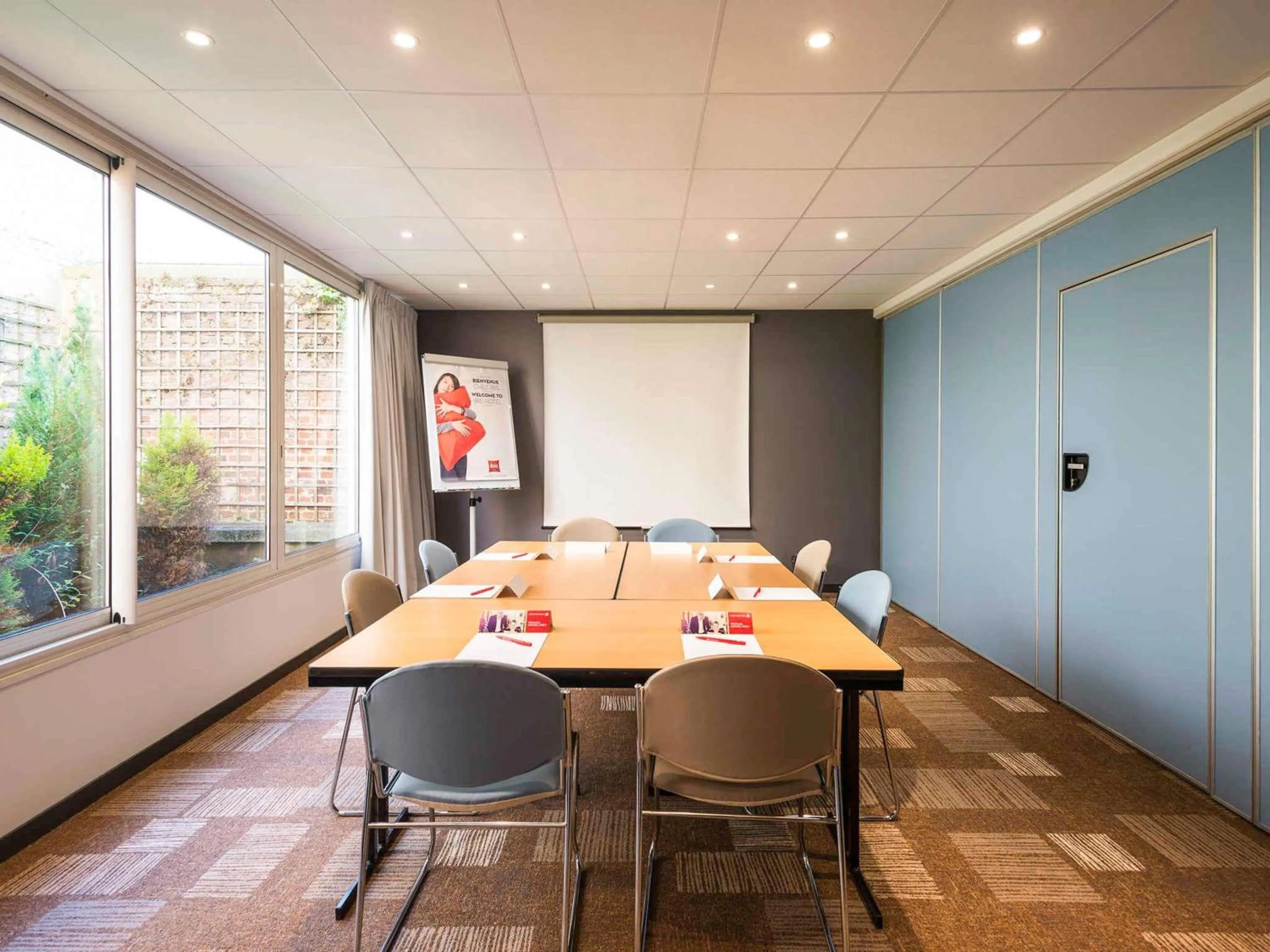 Meeting/conference room in ibis Deauville Centre