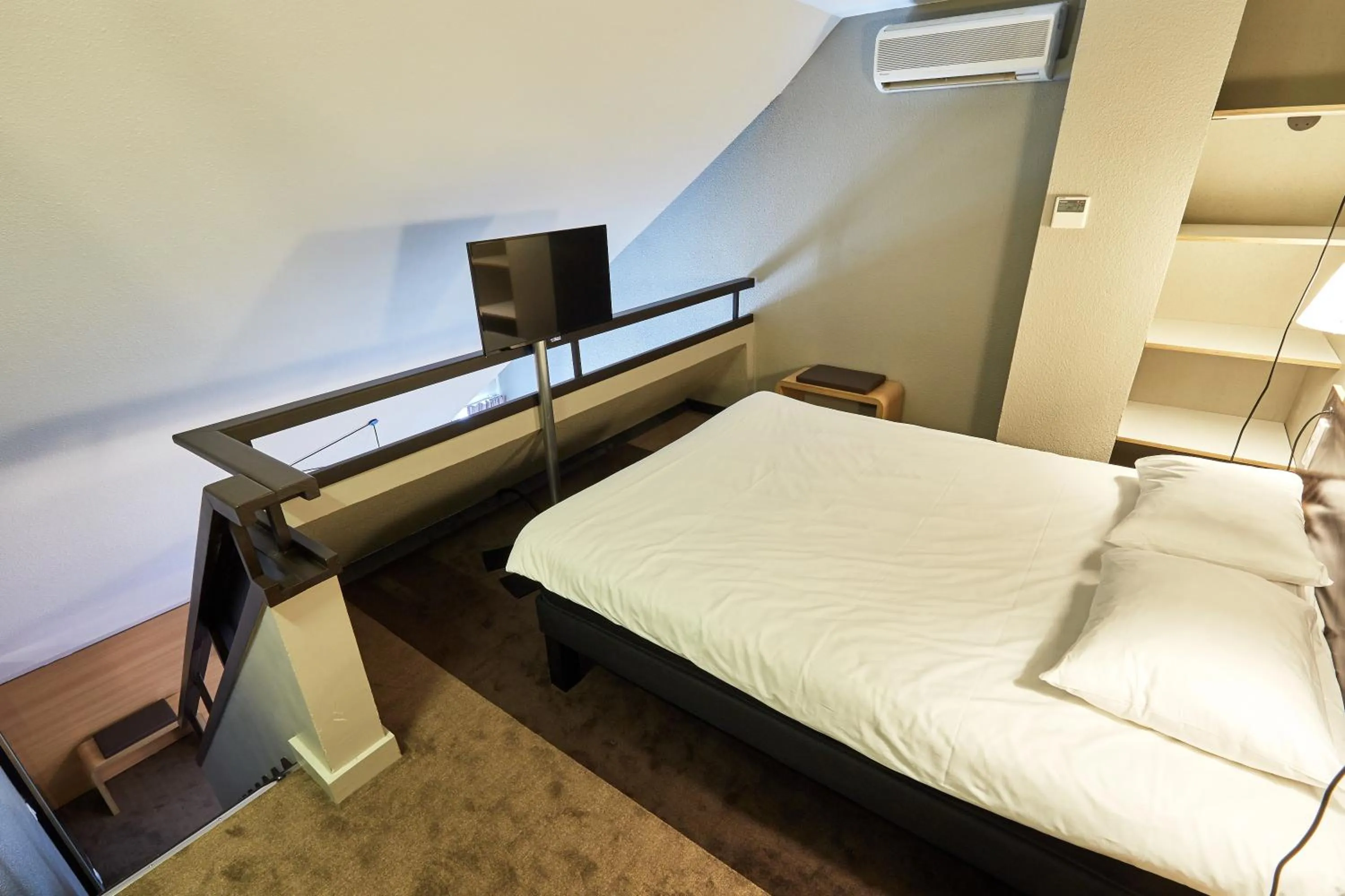 Photo of the whole room, Bed in ibis Deauville Centre