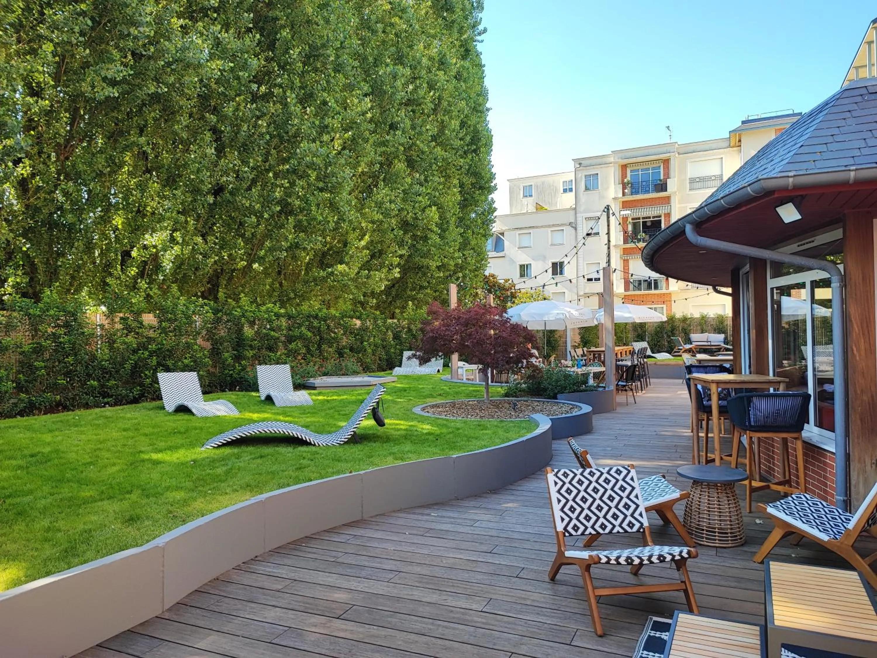 Garden in ibis Deauville Centre