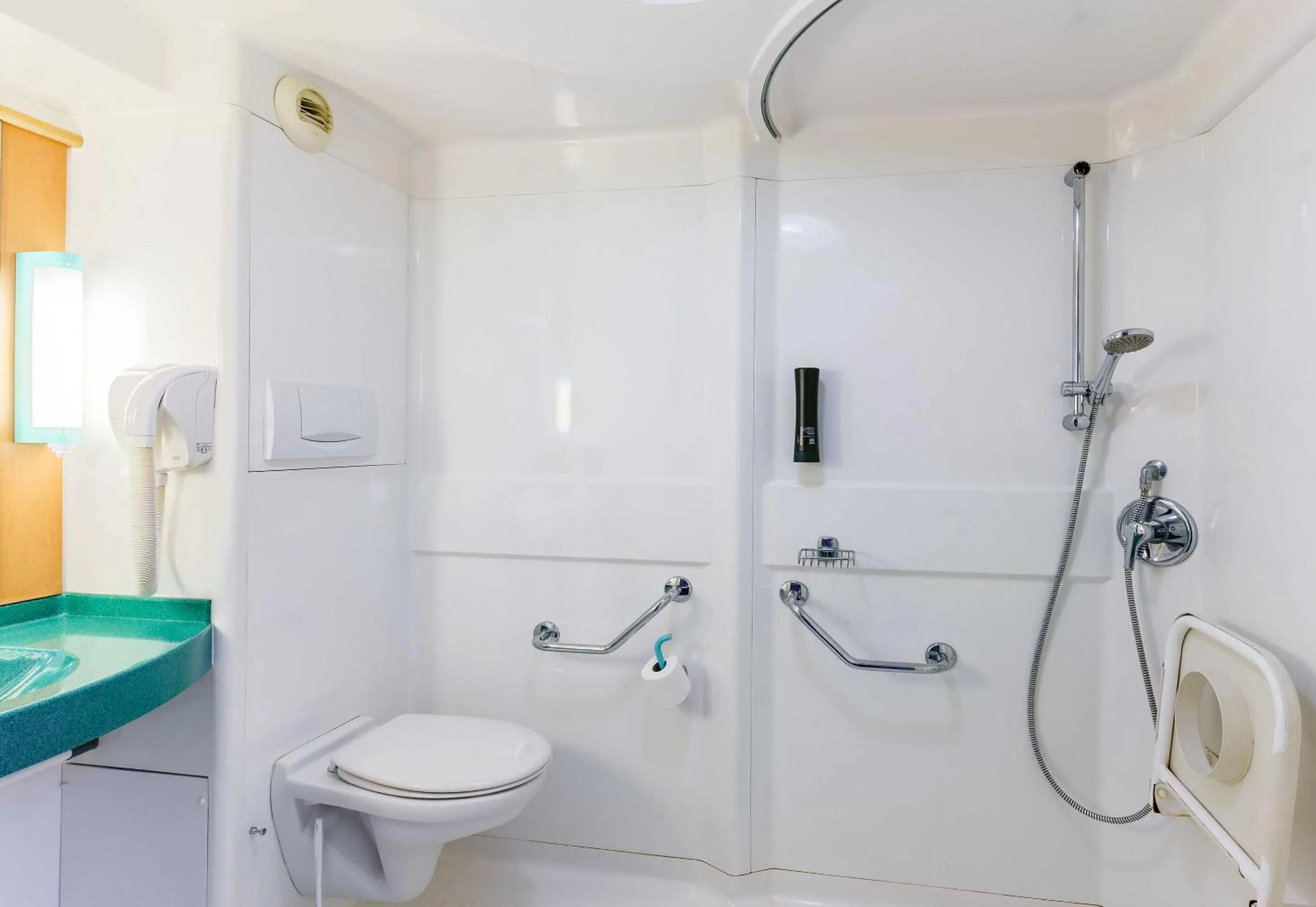 Bathroom in B&B HOTEL Thionville Yutz Route du Luxembourg