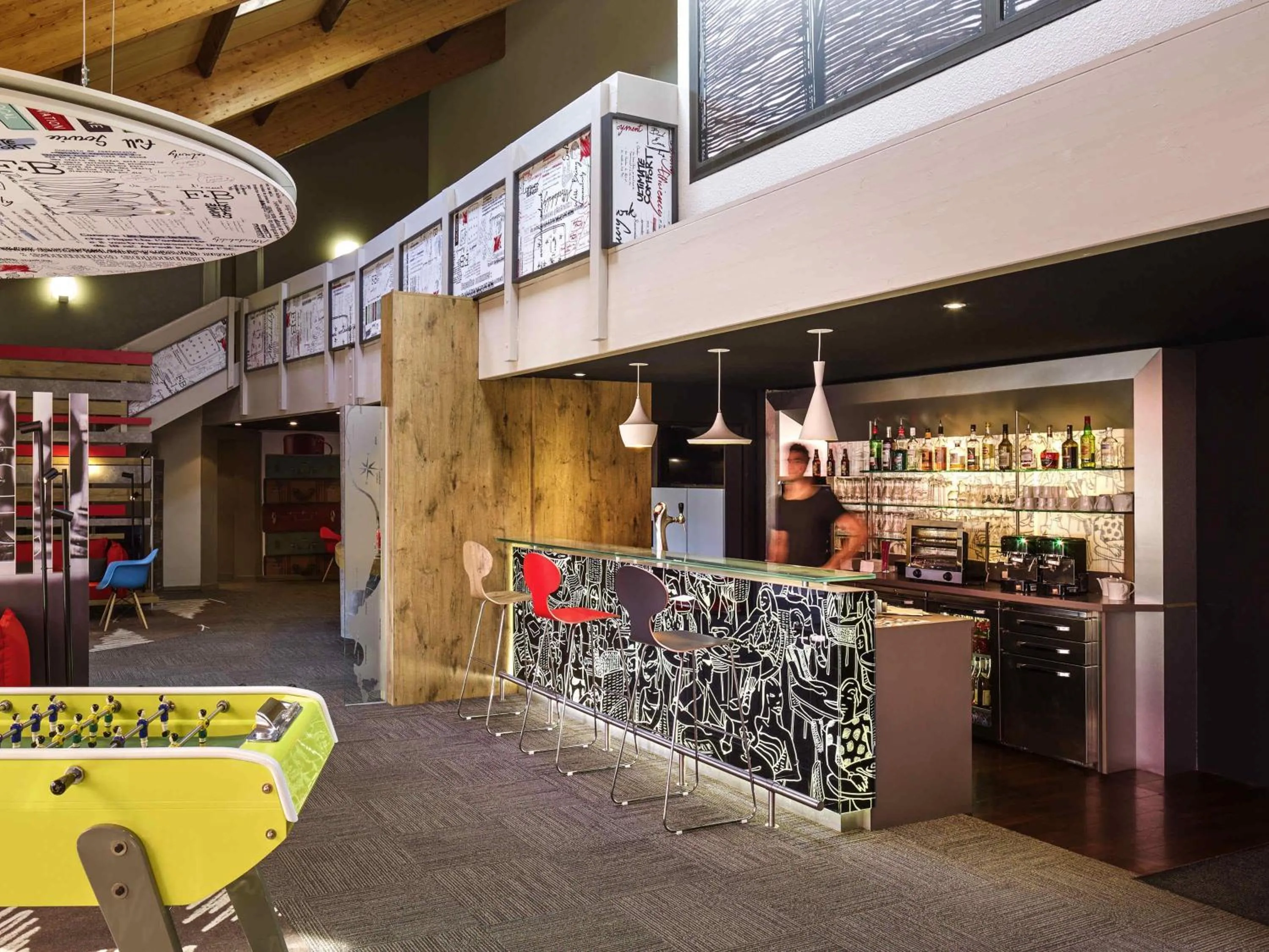 Lounge or bar in ibis Saint-Nazaire - Trignac