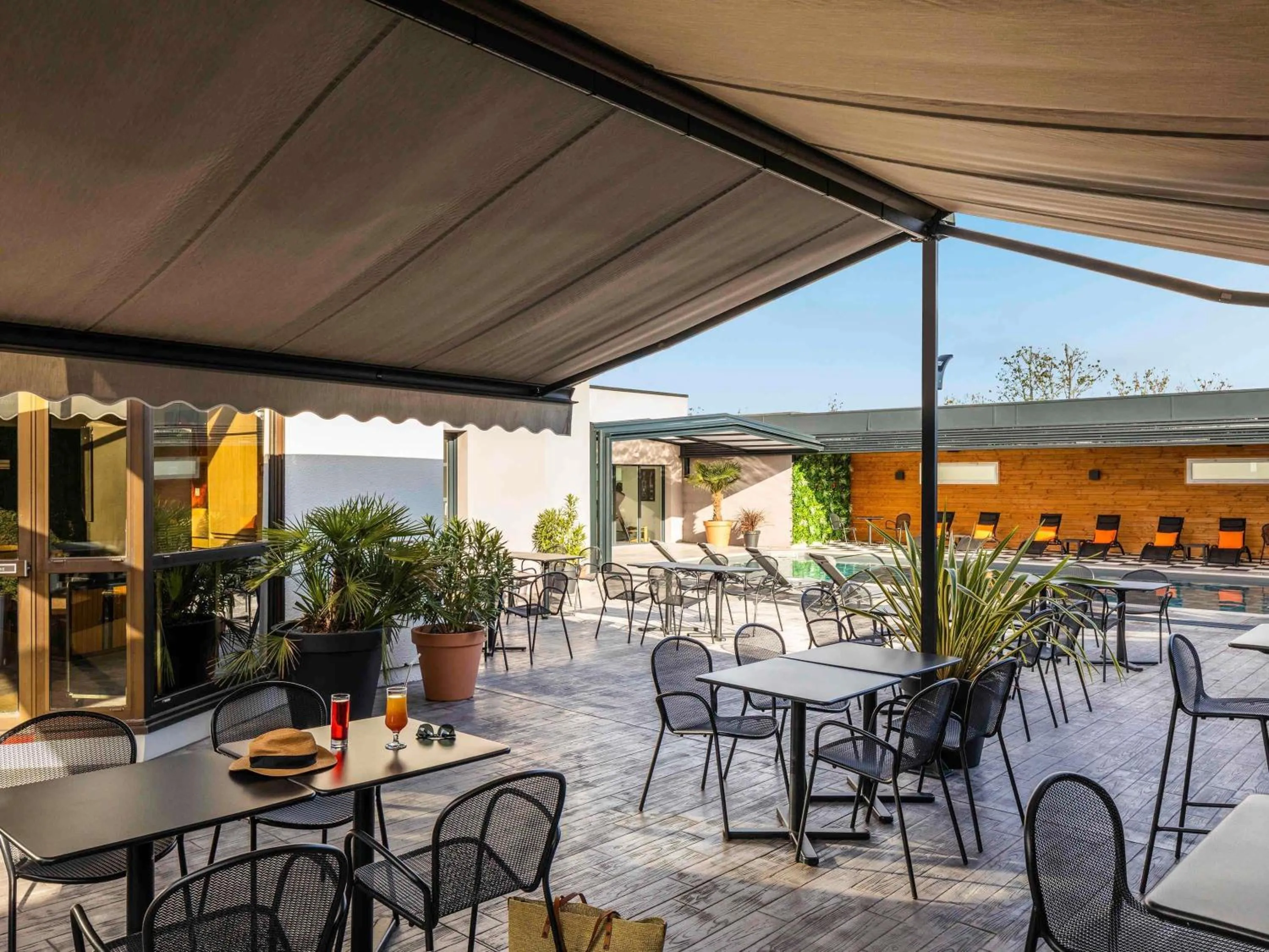 Lounge or bar in ibis Saint-Nazaire - Trignac