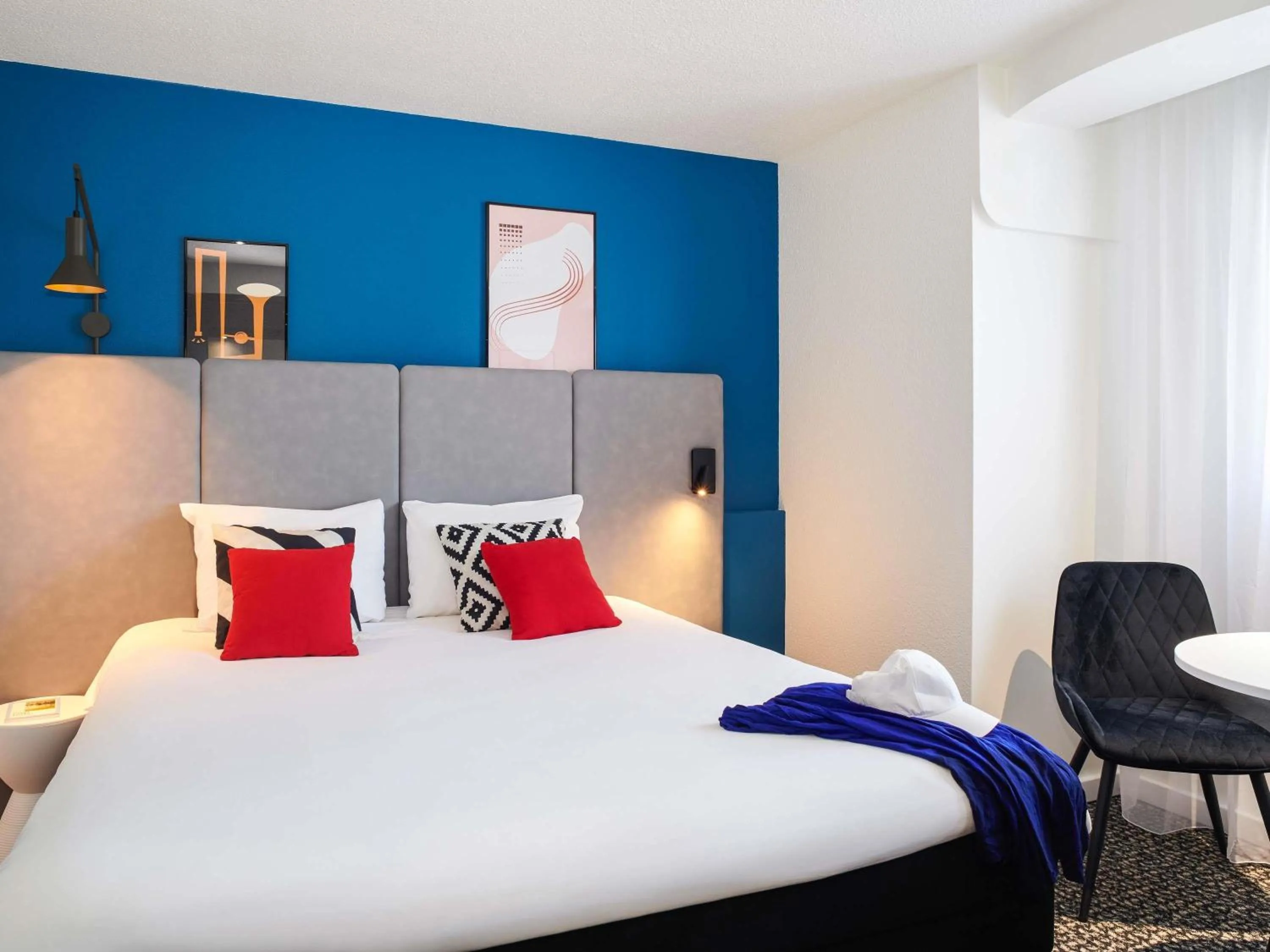 Bedroom, Bed in ibis Saint-Nazaire - Trignac