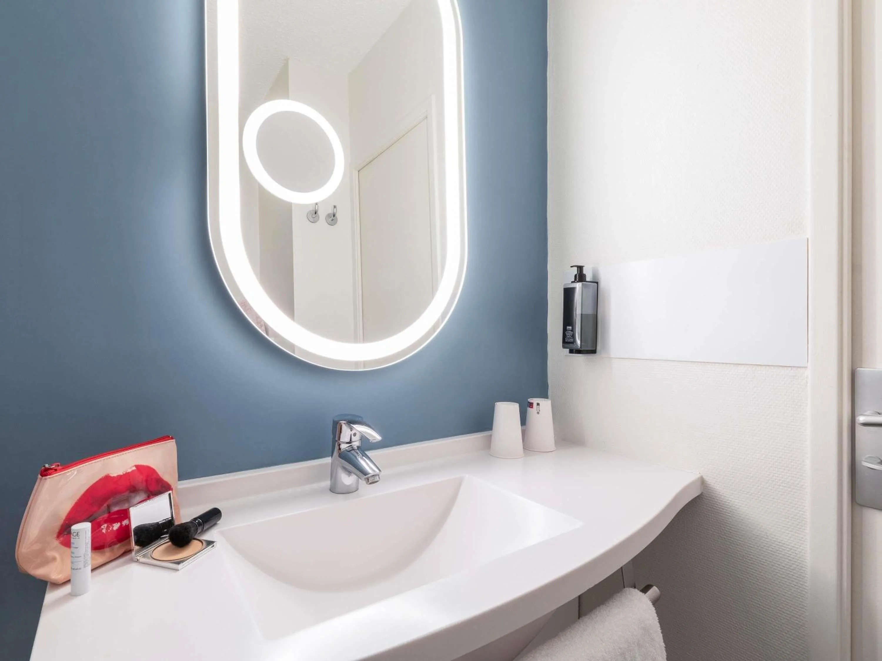 Bedroom in ibis Chalons en Champagne