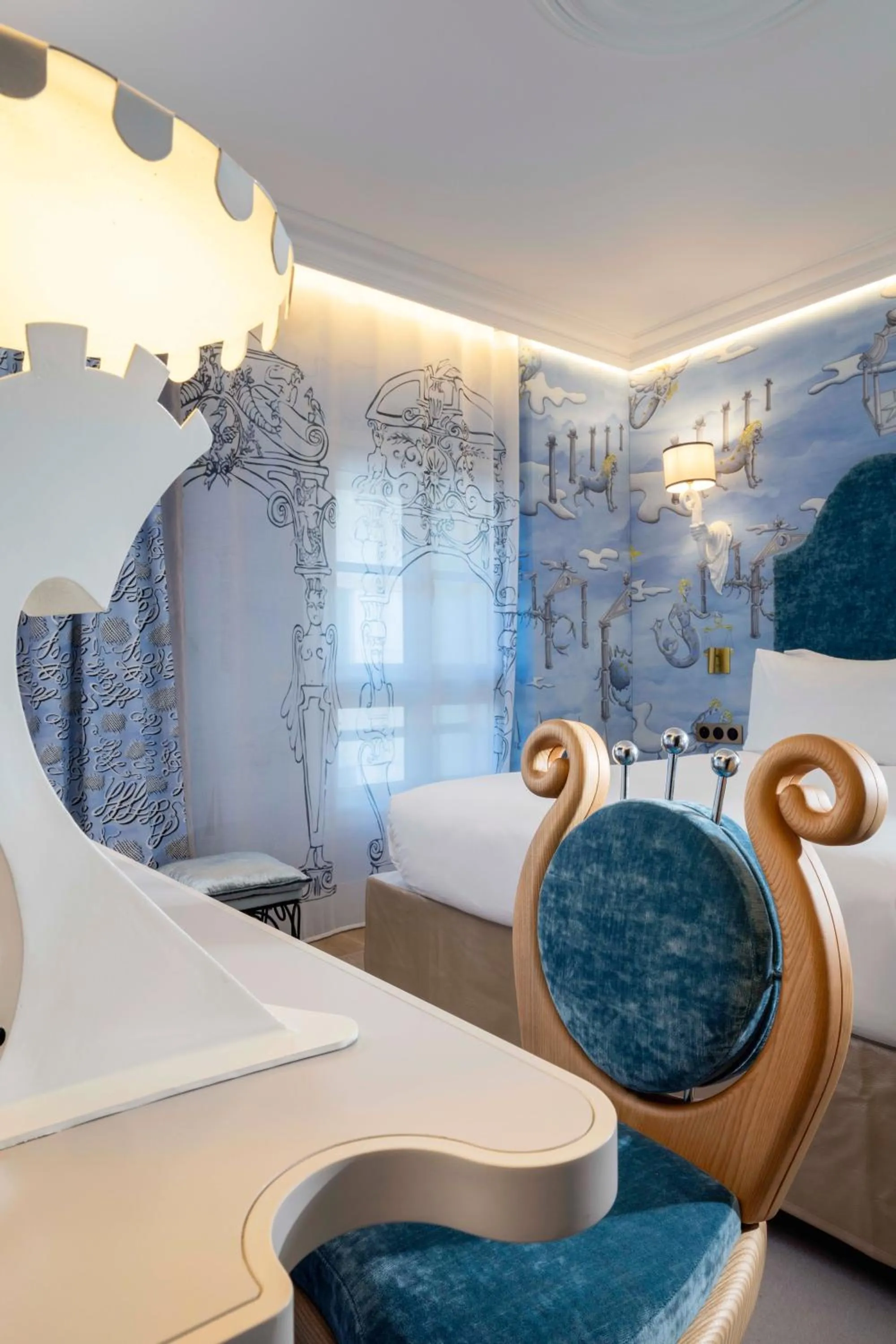 Bedroom, Bed in Hôtel Le Magnifique Ex Hôtel Le M