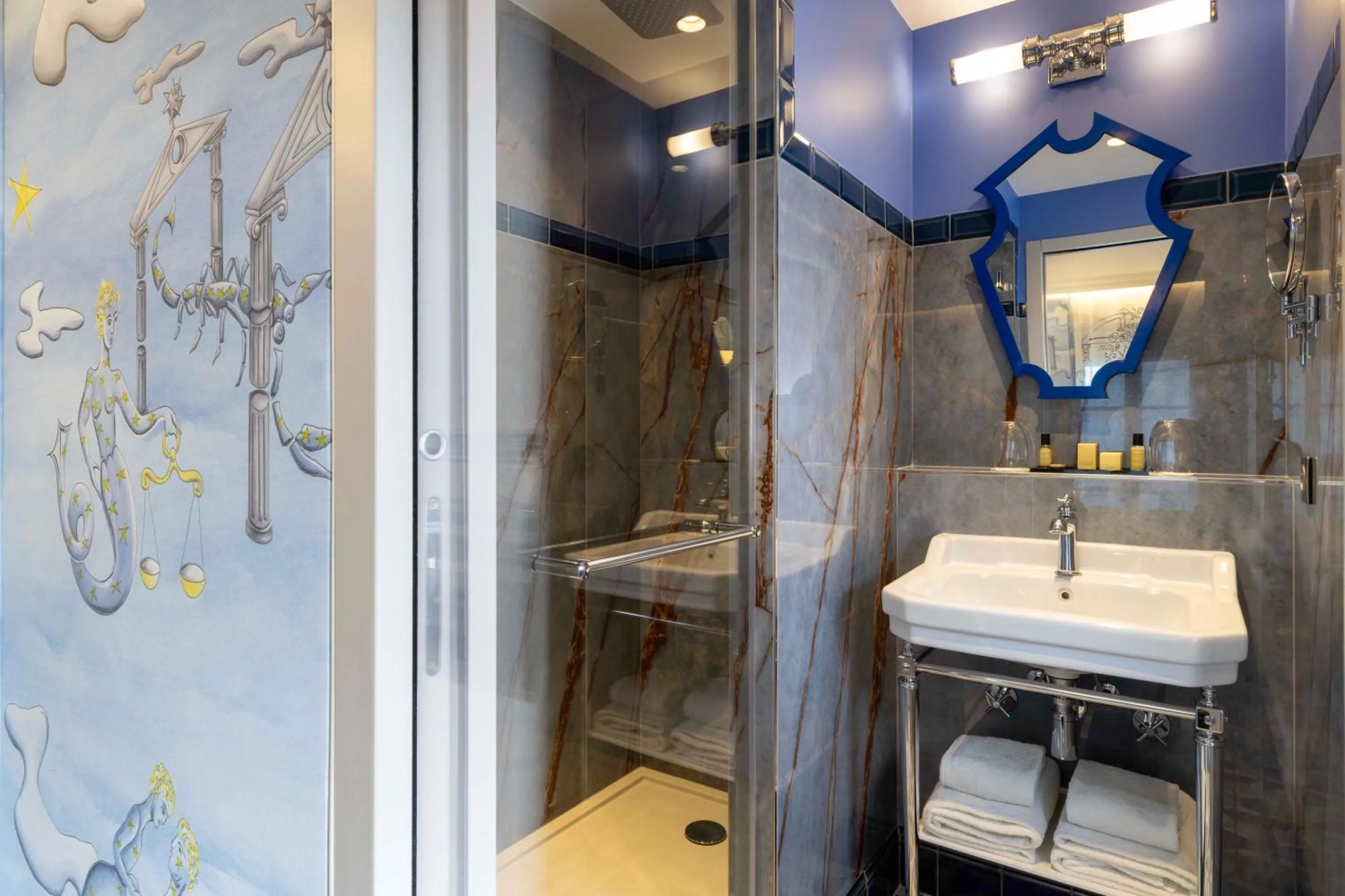 Bedroom in Hôtel Le Magnifique Ex Hôtel Le M