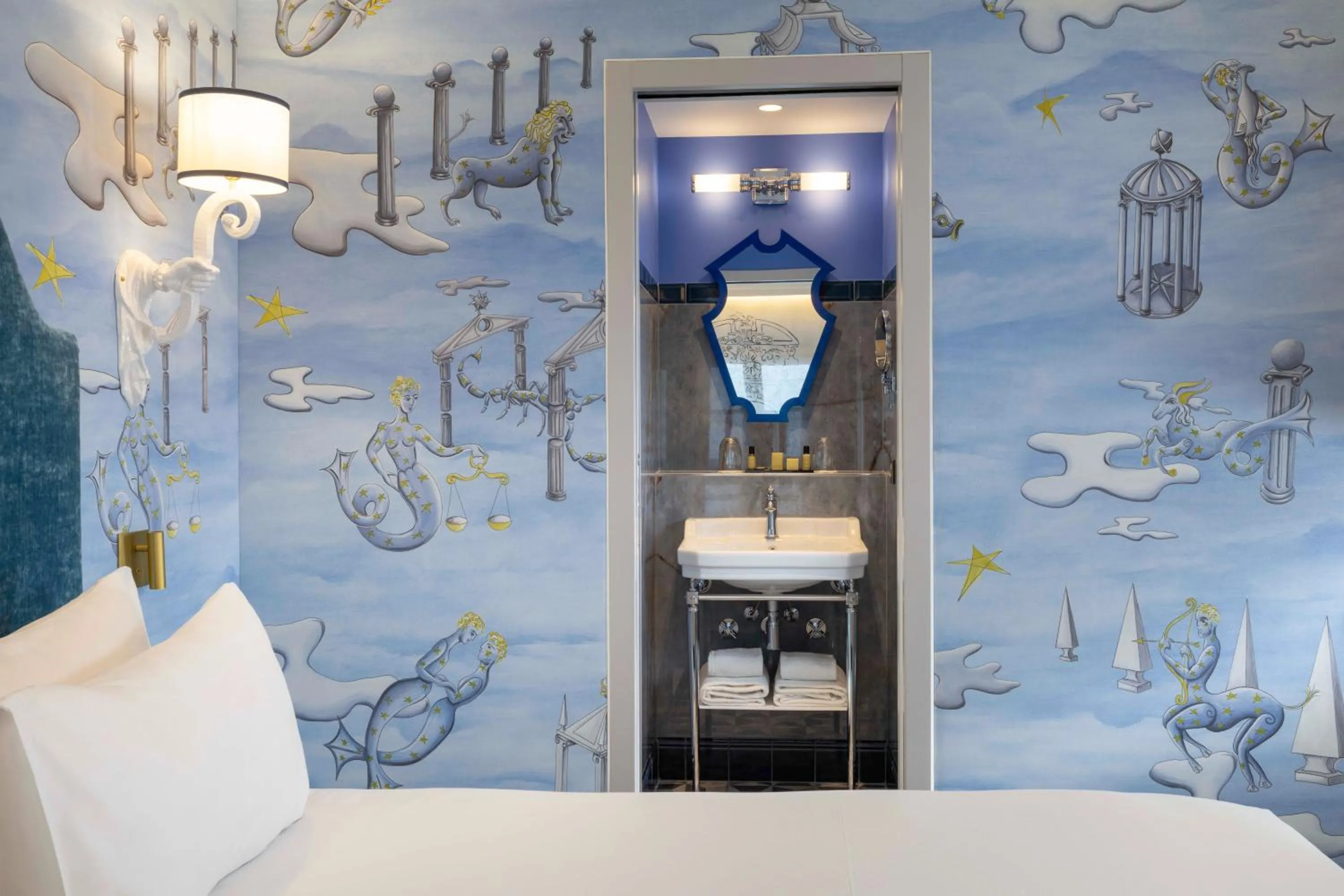 Bedroom, Bed in Hôtel Le Magnifique Ex Hôtel Le M