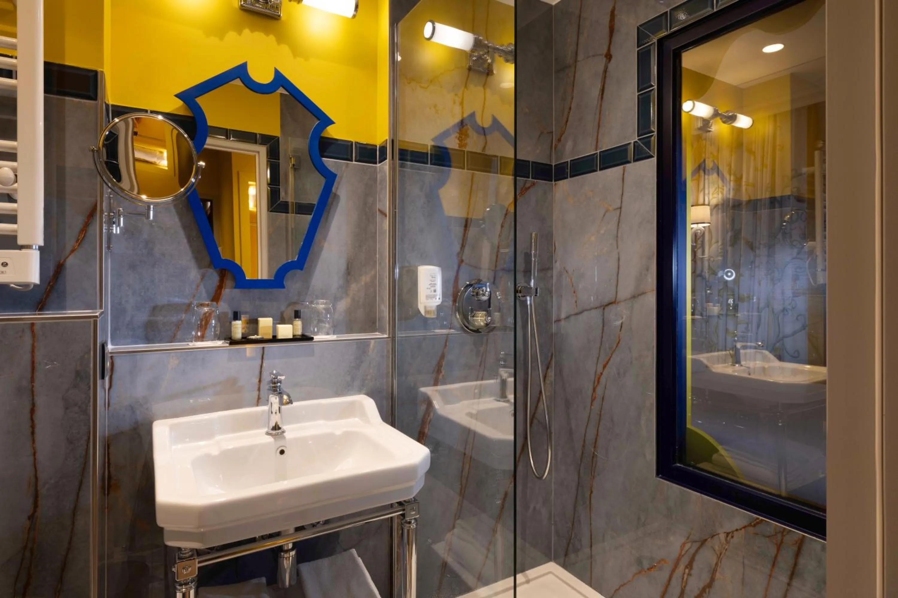 Bedroom in Hôtel Le Magnifique Ex Hôtel Le M