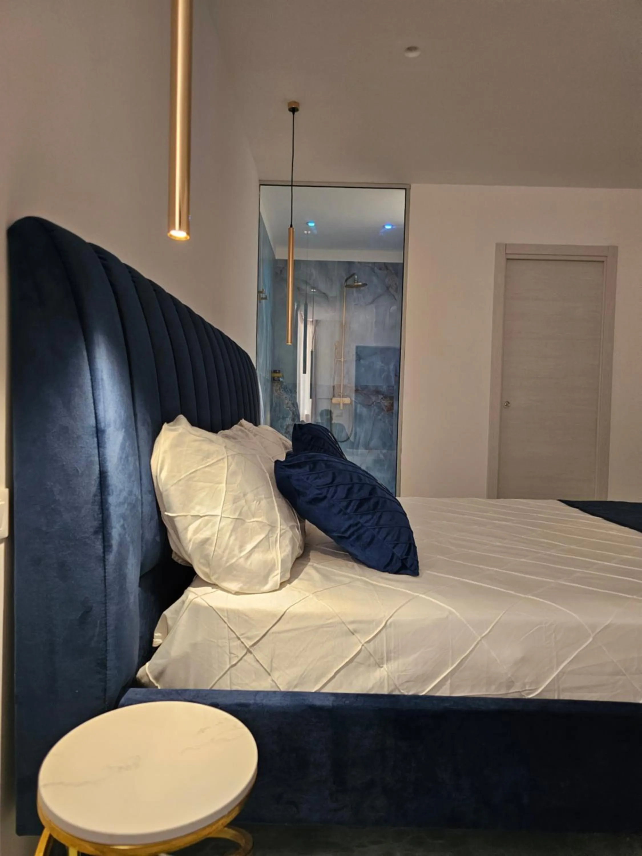 Shower, Bed in Antico Borgo dei Templi