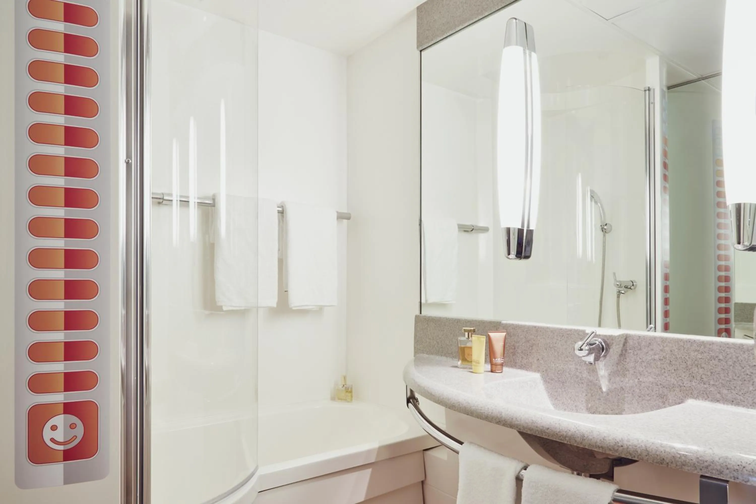 Bathroom in ibis Styles Marseille Aéroport