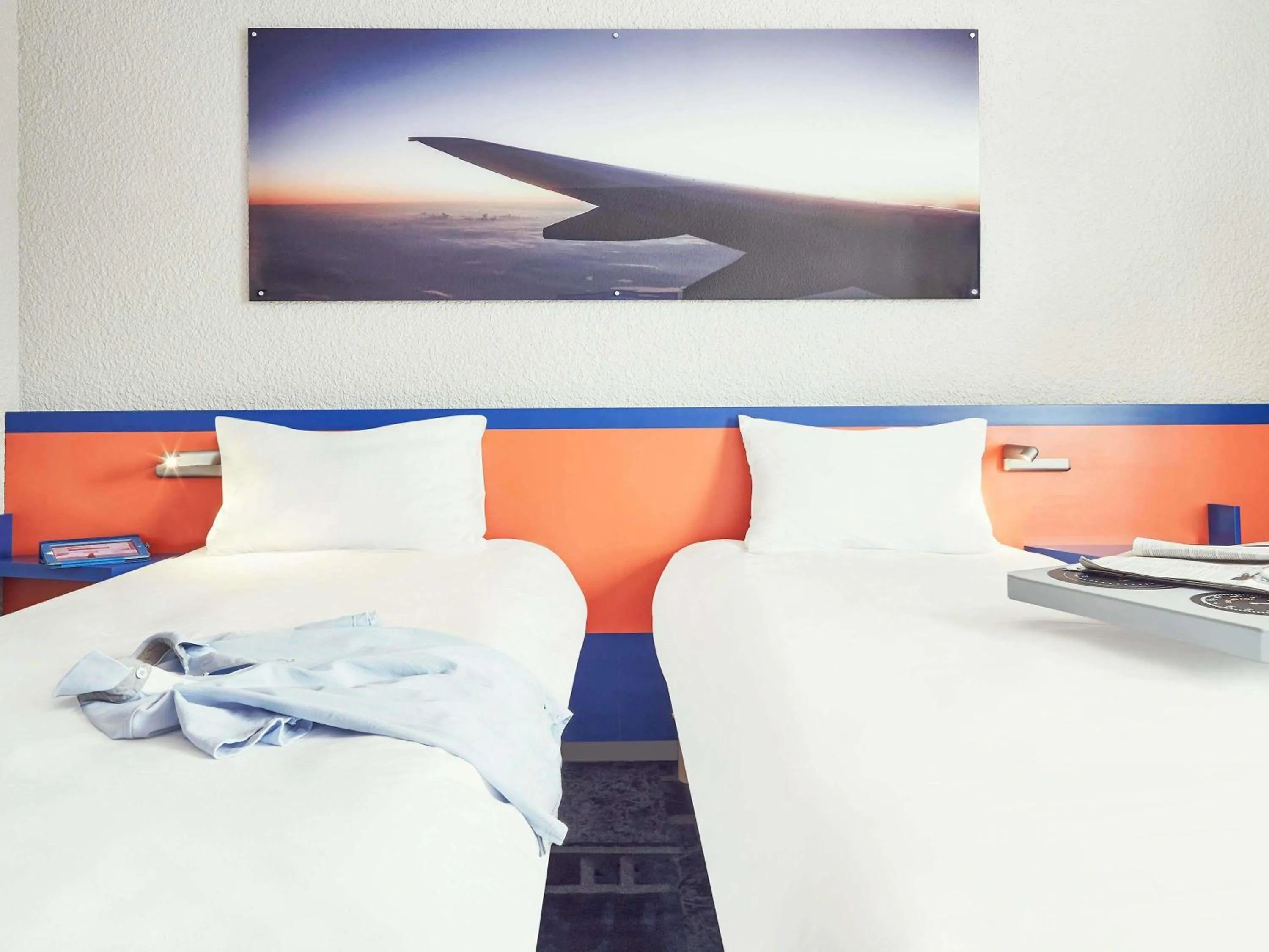 Bedroom, Bed in ibis Styles Marseille Aéroport