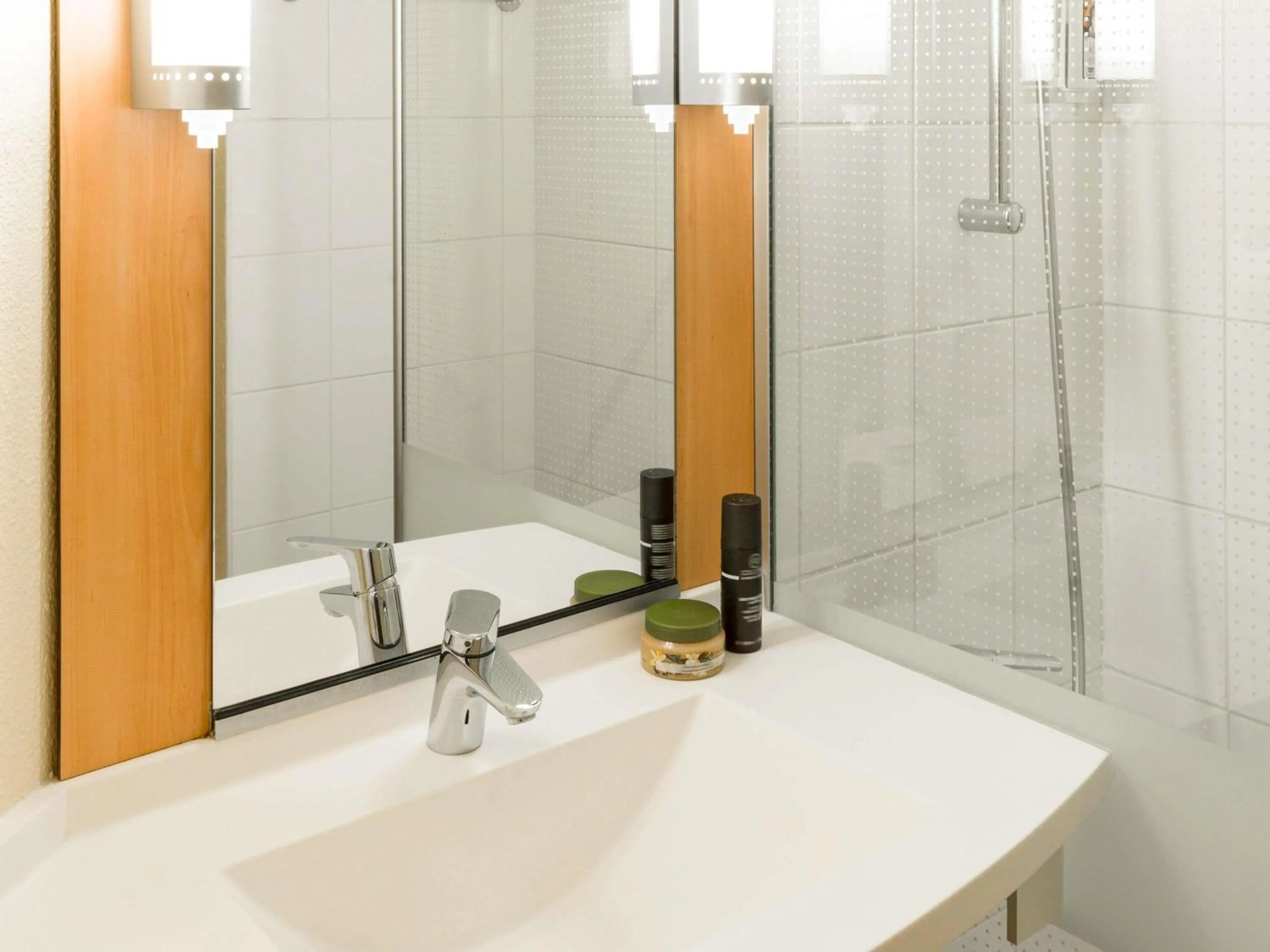 Bedroom in ibis Aulnay Paris Nord Expo