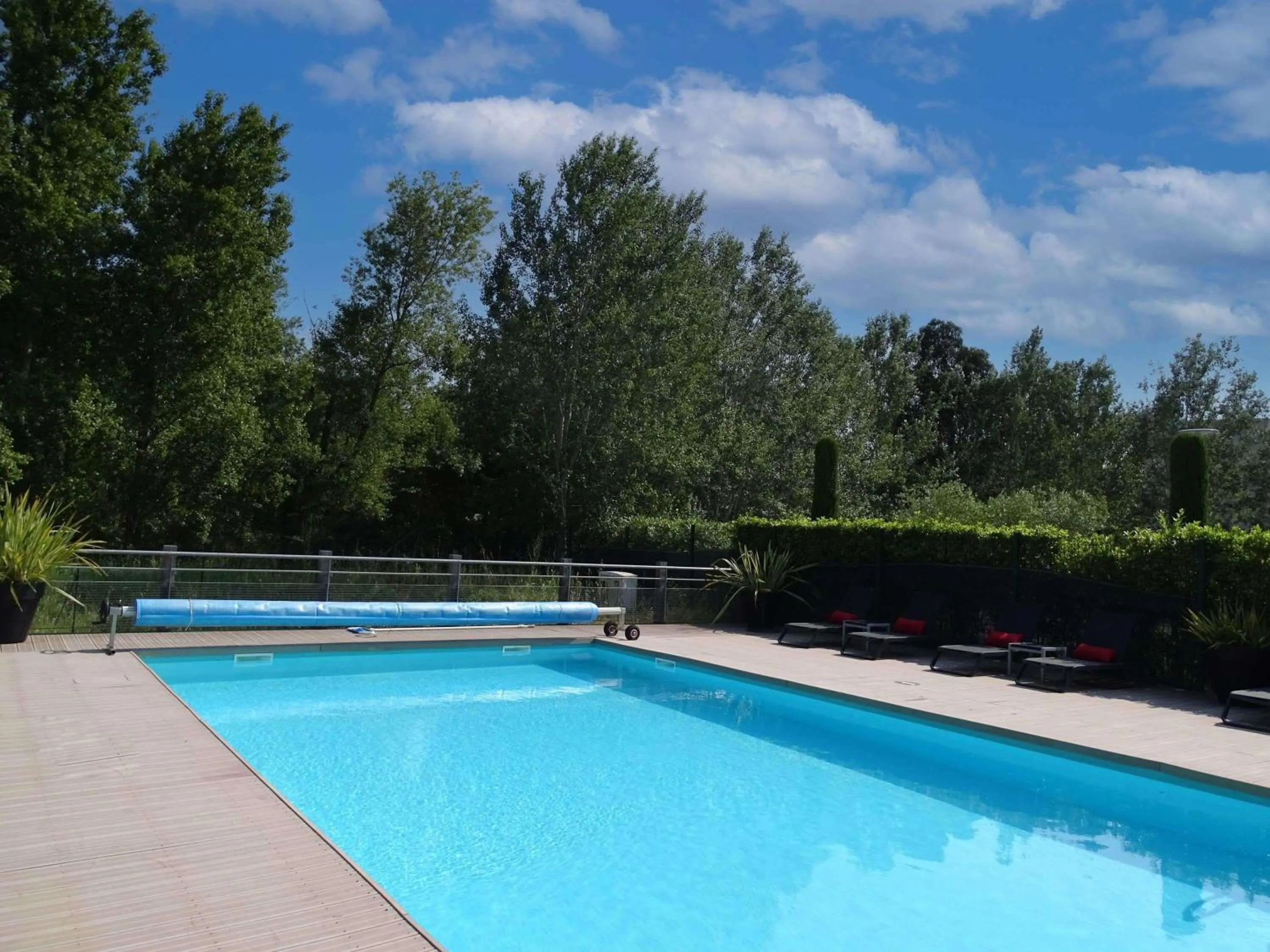 Pool view in ibis Golfe de Saint-Tropez