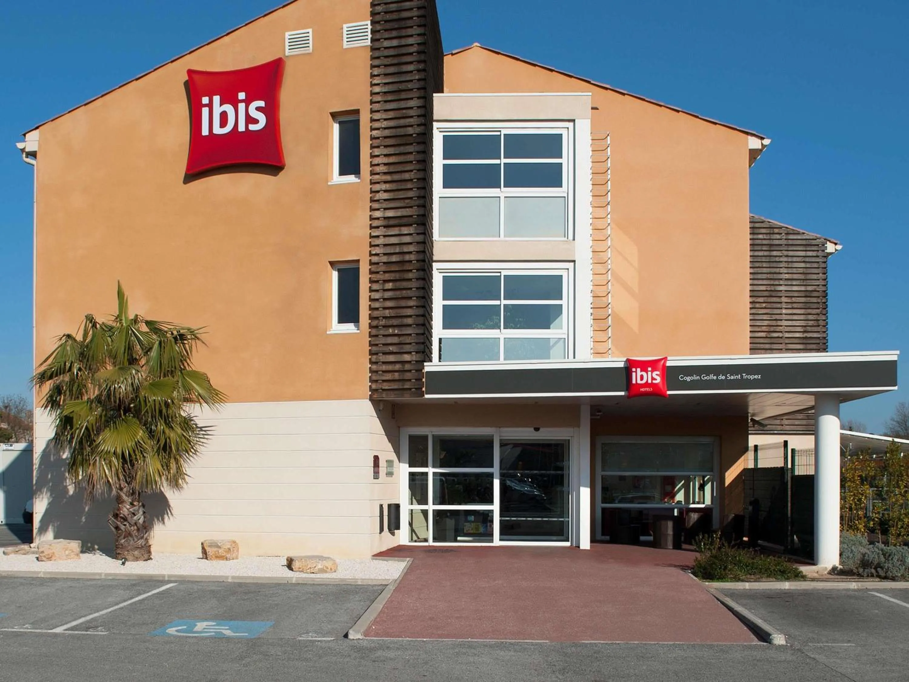 Property building in ibis Golfe de Saint-Tropez