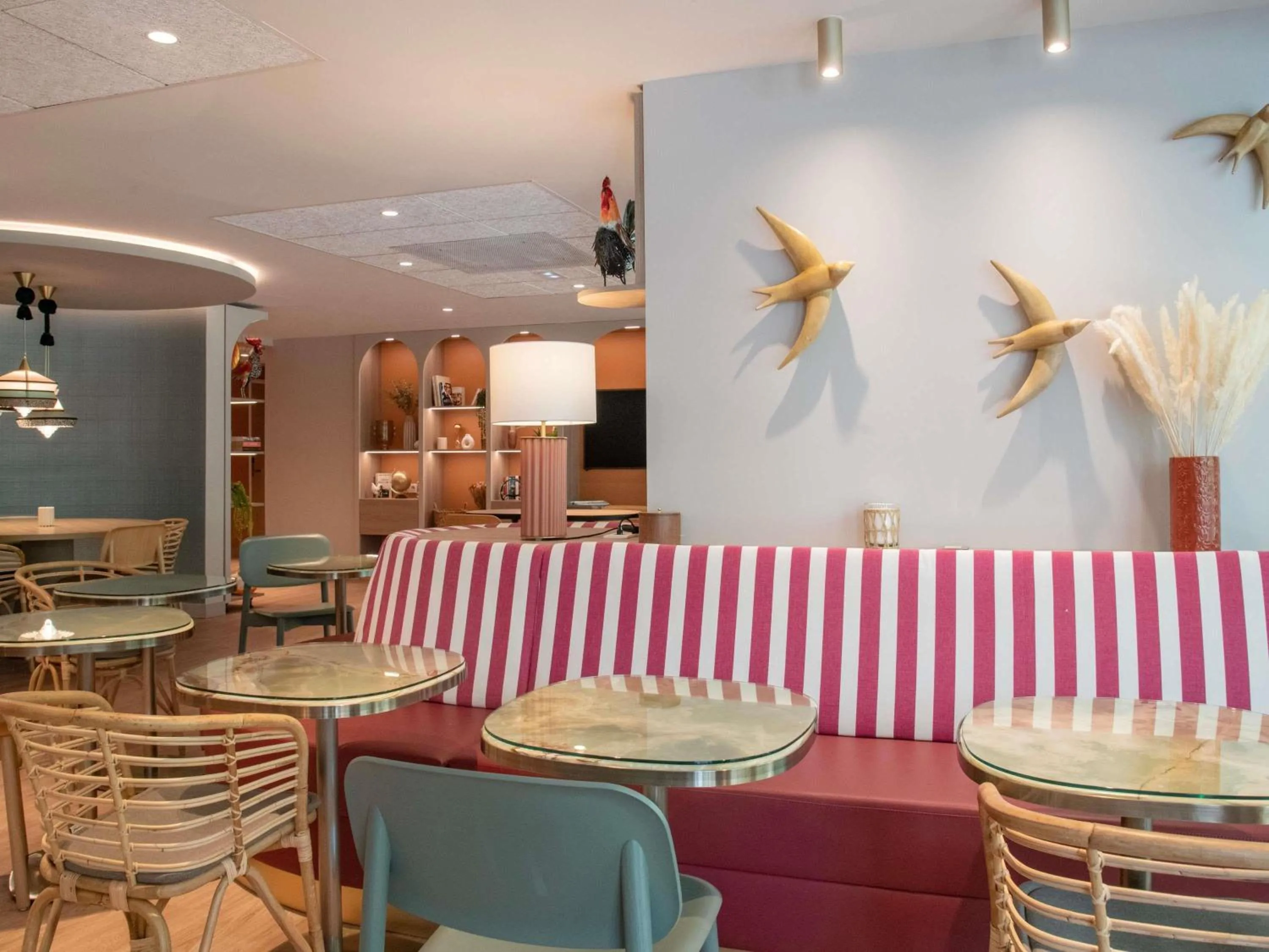Lounge or bar in ibis Golfe de Saint-Tropez