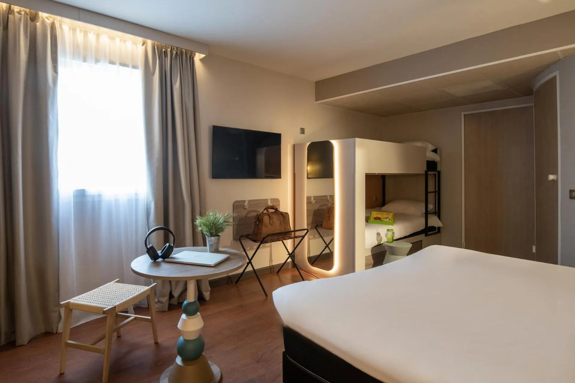 TV and multimedia, Bed in ibis Golfe de Saint-Tropez