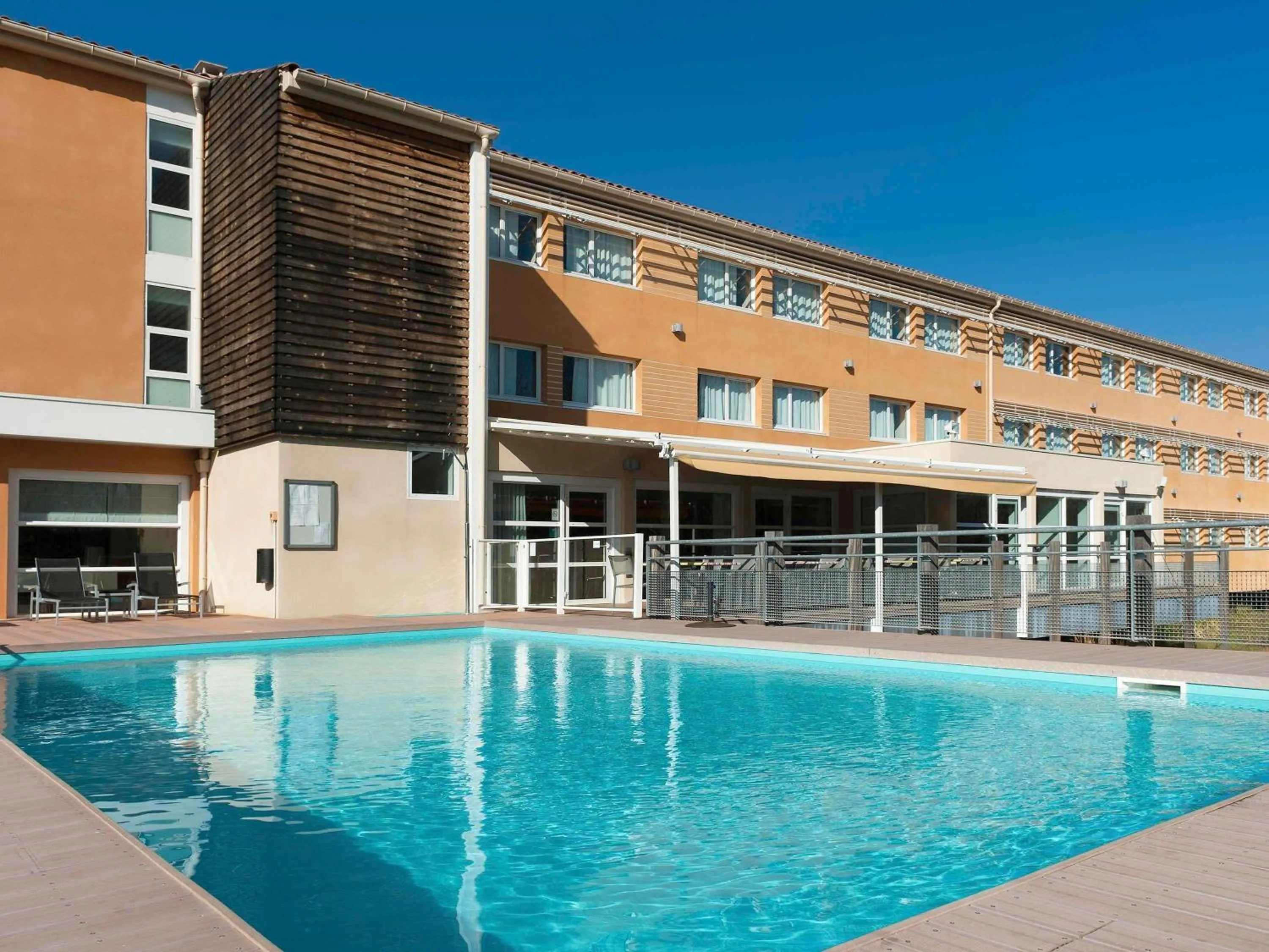 Pool view in ibis Golfe de Saint-Tropez