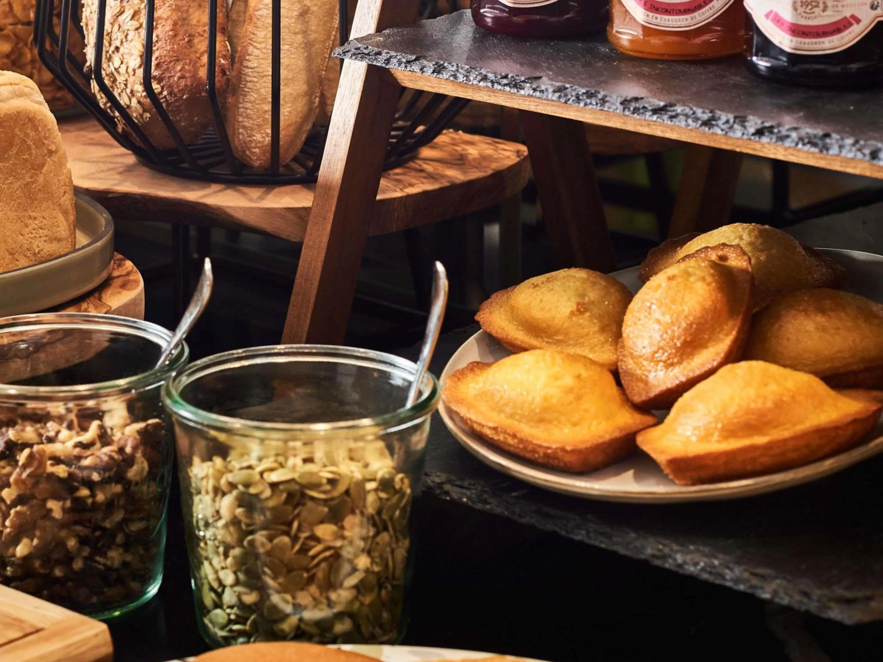 Breakfast in Mercure Paris Butte Montmartre Basilique
