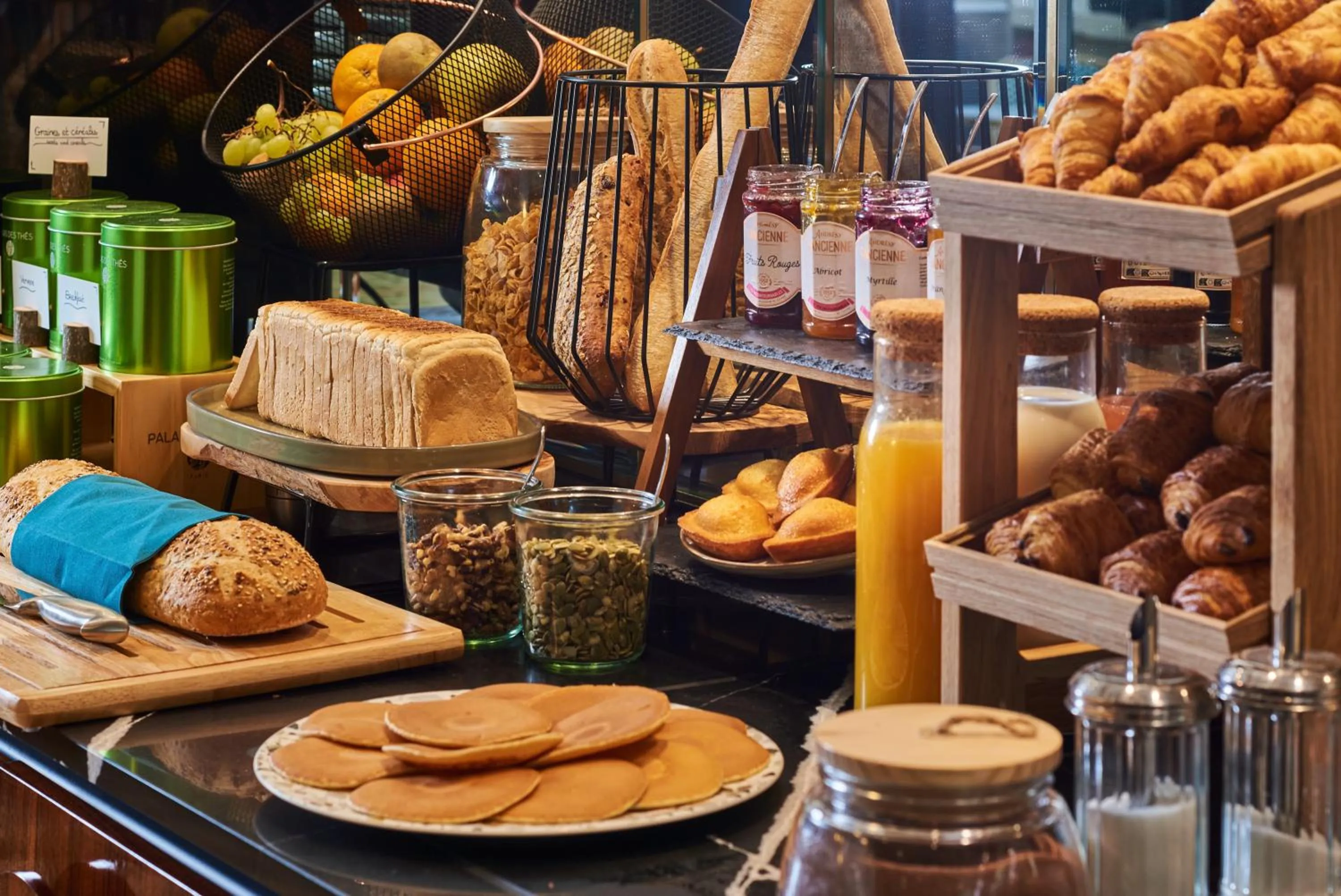 Breakfast in Mercure Paris Butte Montmartre Basilique