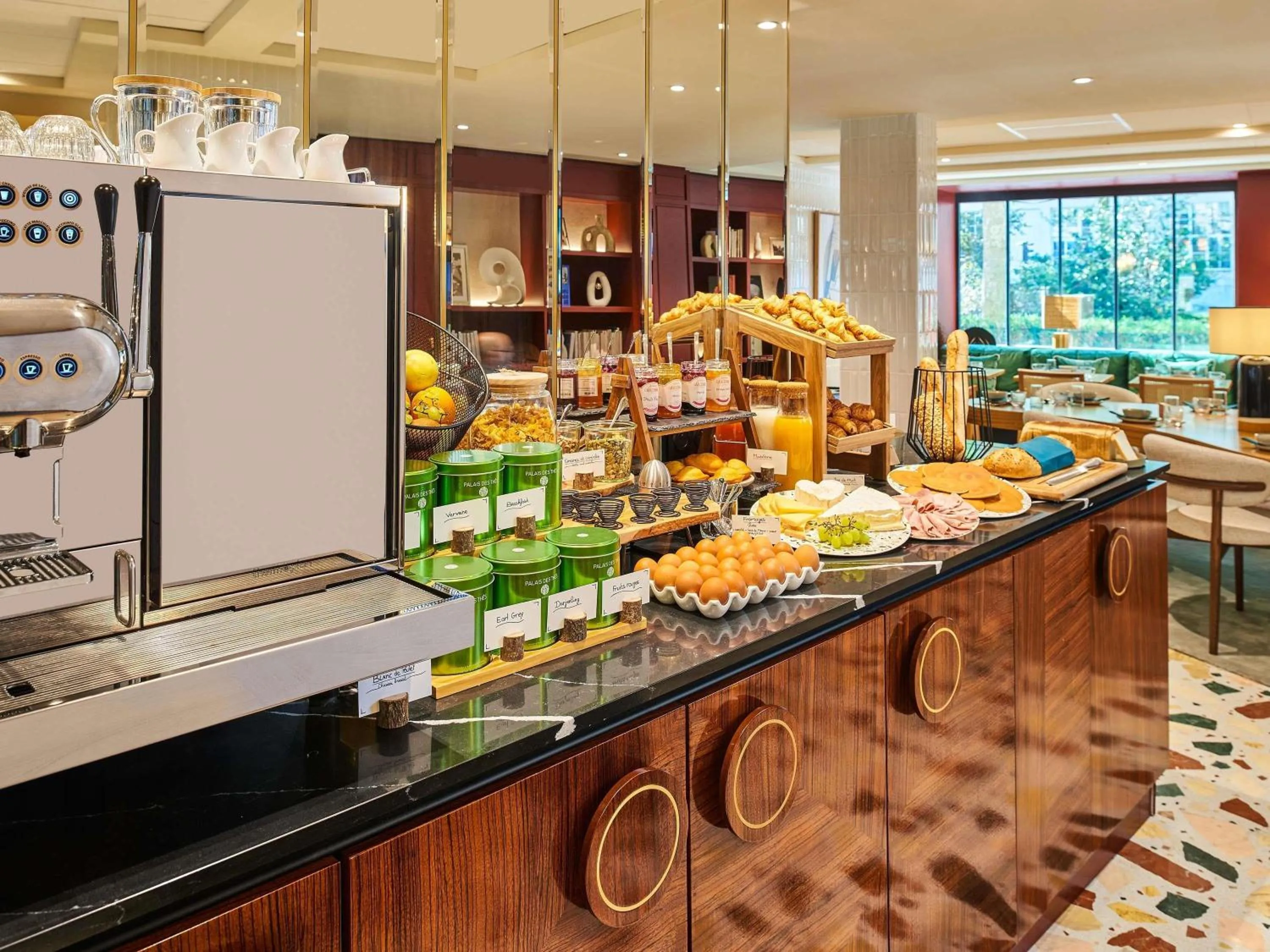 Property building in Mercure Paris Butte Montmartre Basilique