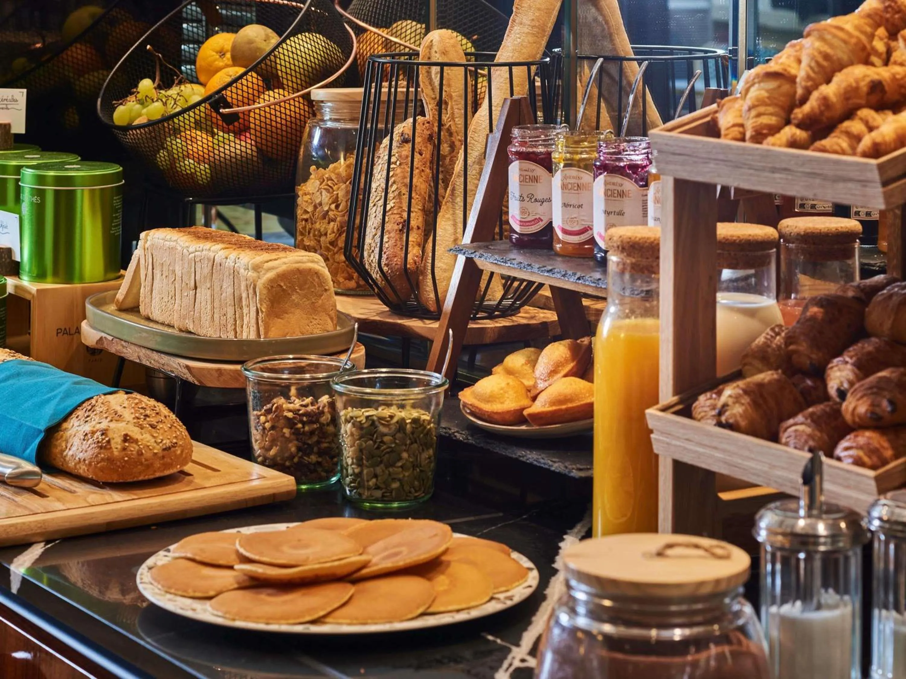 Breakfast in Mercure Paris Butte Montmartre Basilique