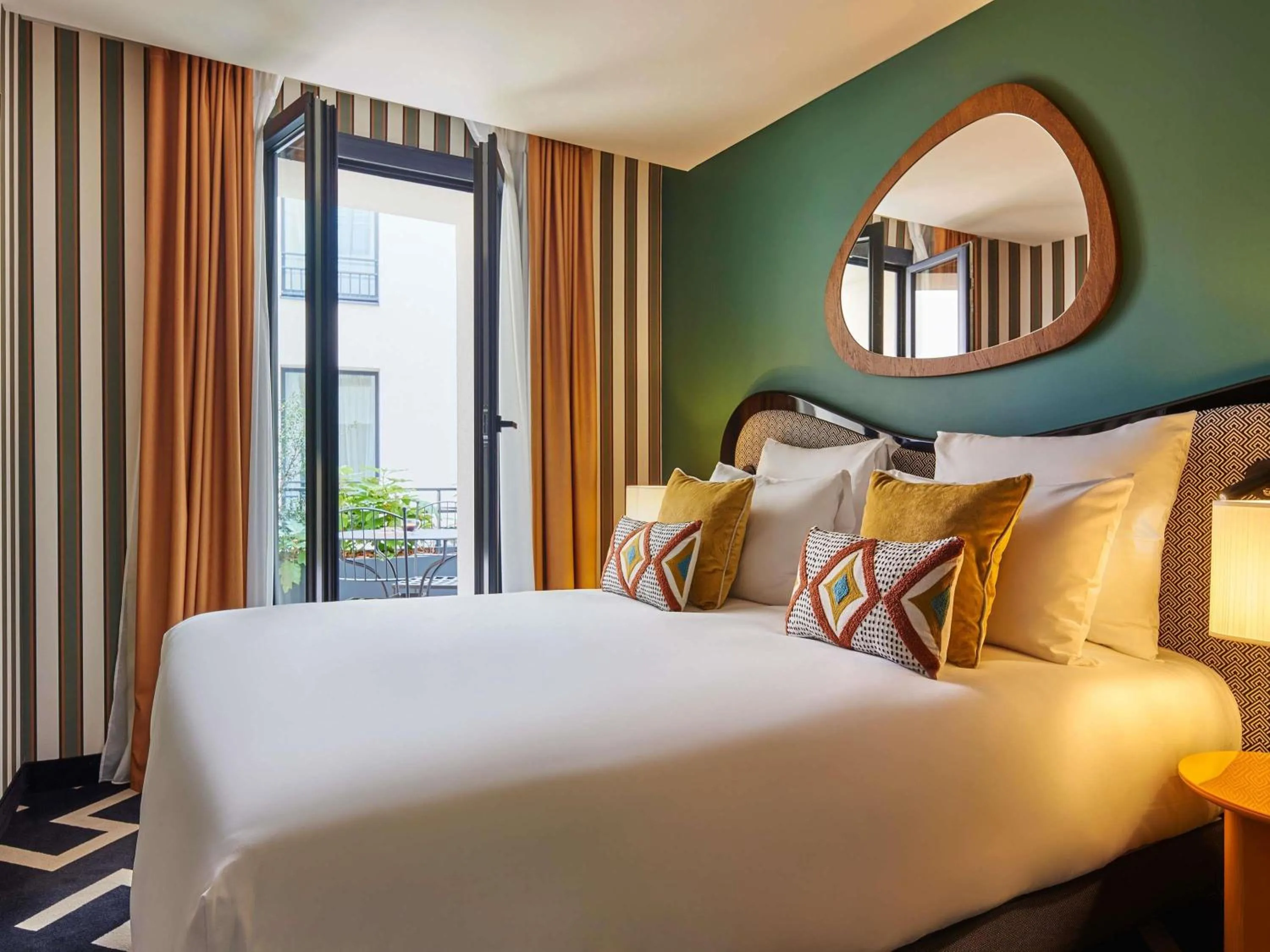 Bedroom, Bed in Mercure Paris Butte Montmartre Basilique