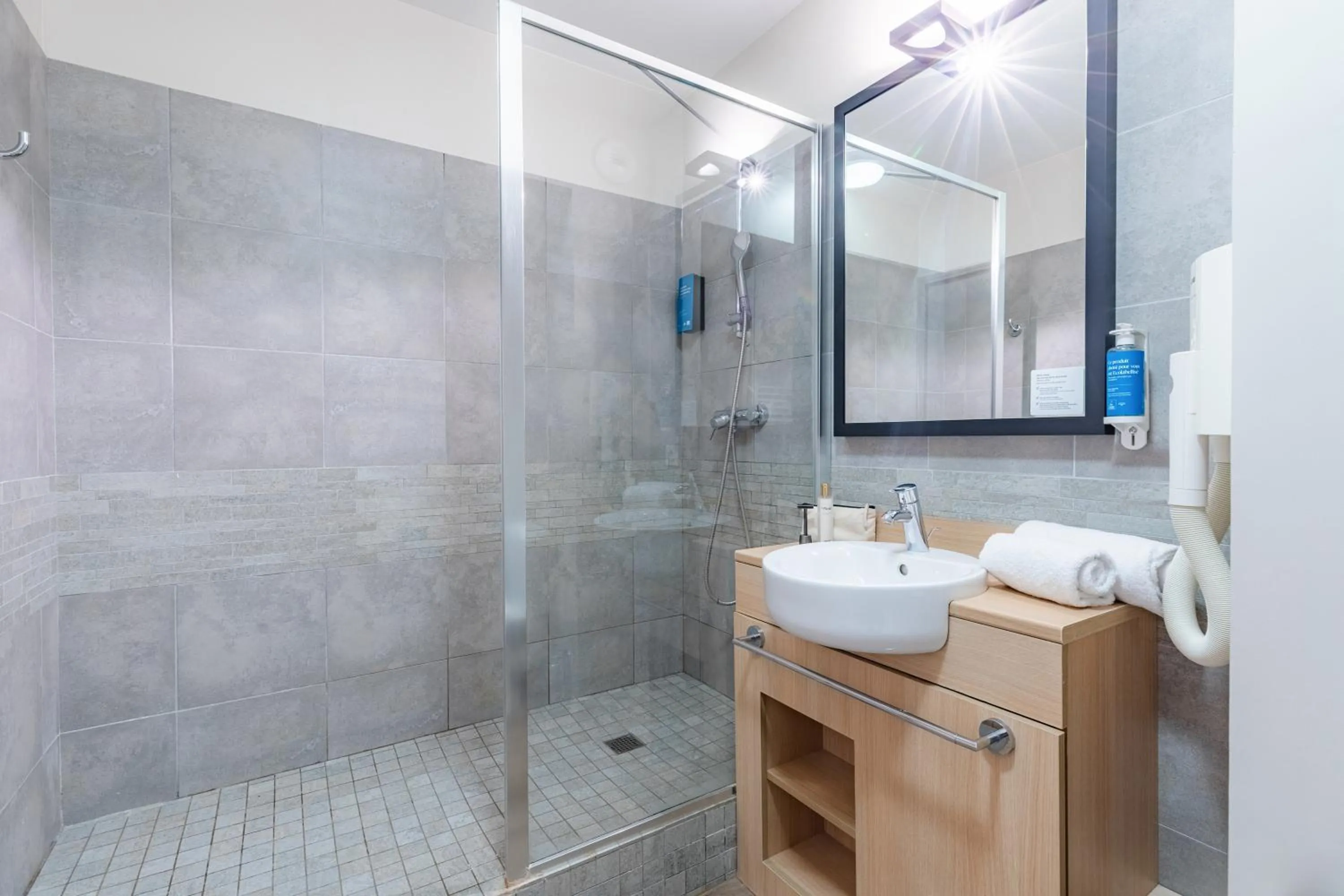 Bathroom in Appart'City Classic Reims Parc des Expositions