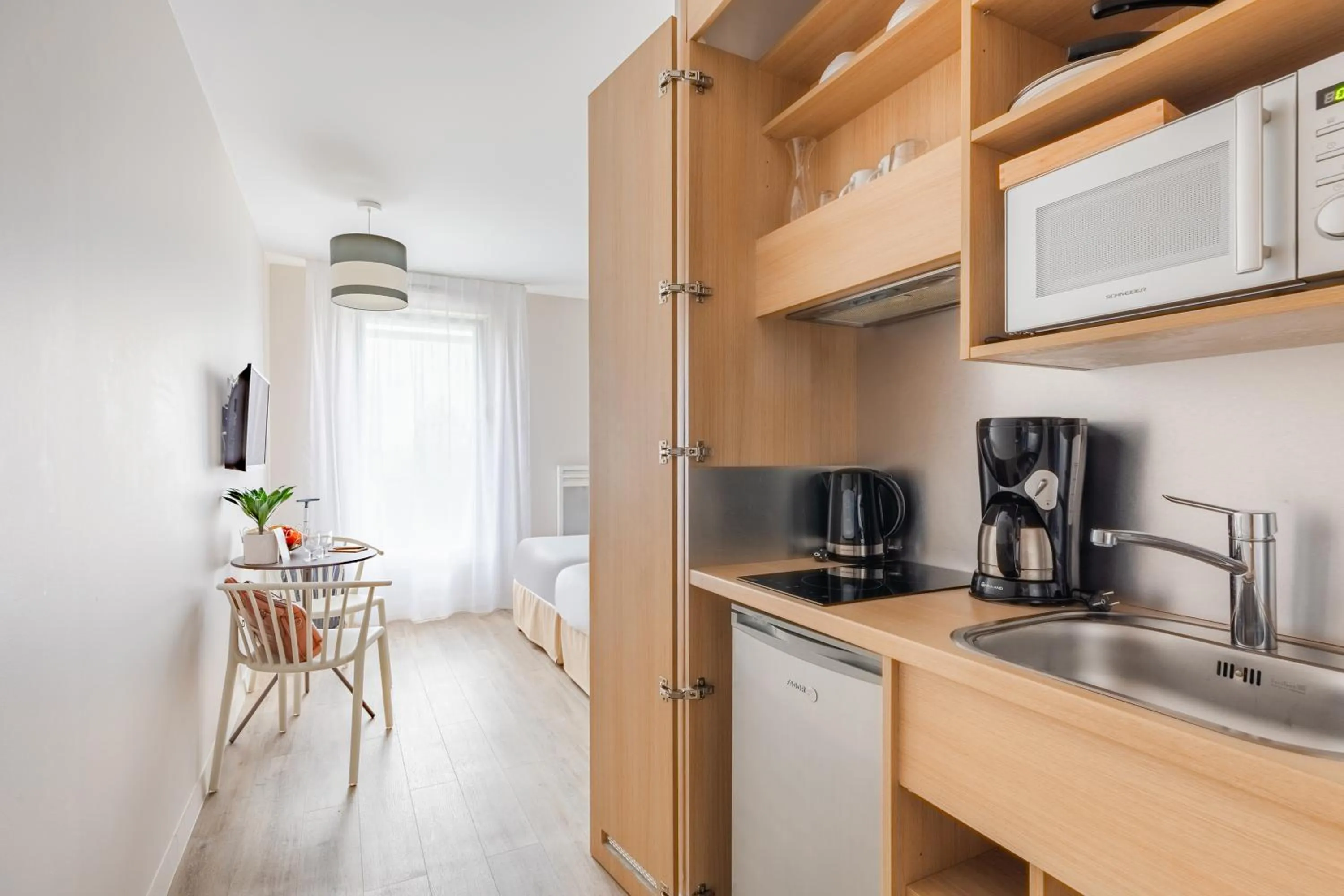 Kitchen or kitchenette in Appart'City Classic Reims Parc des Expositions