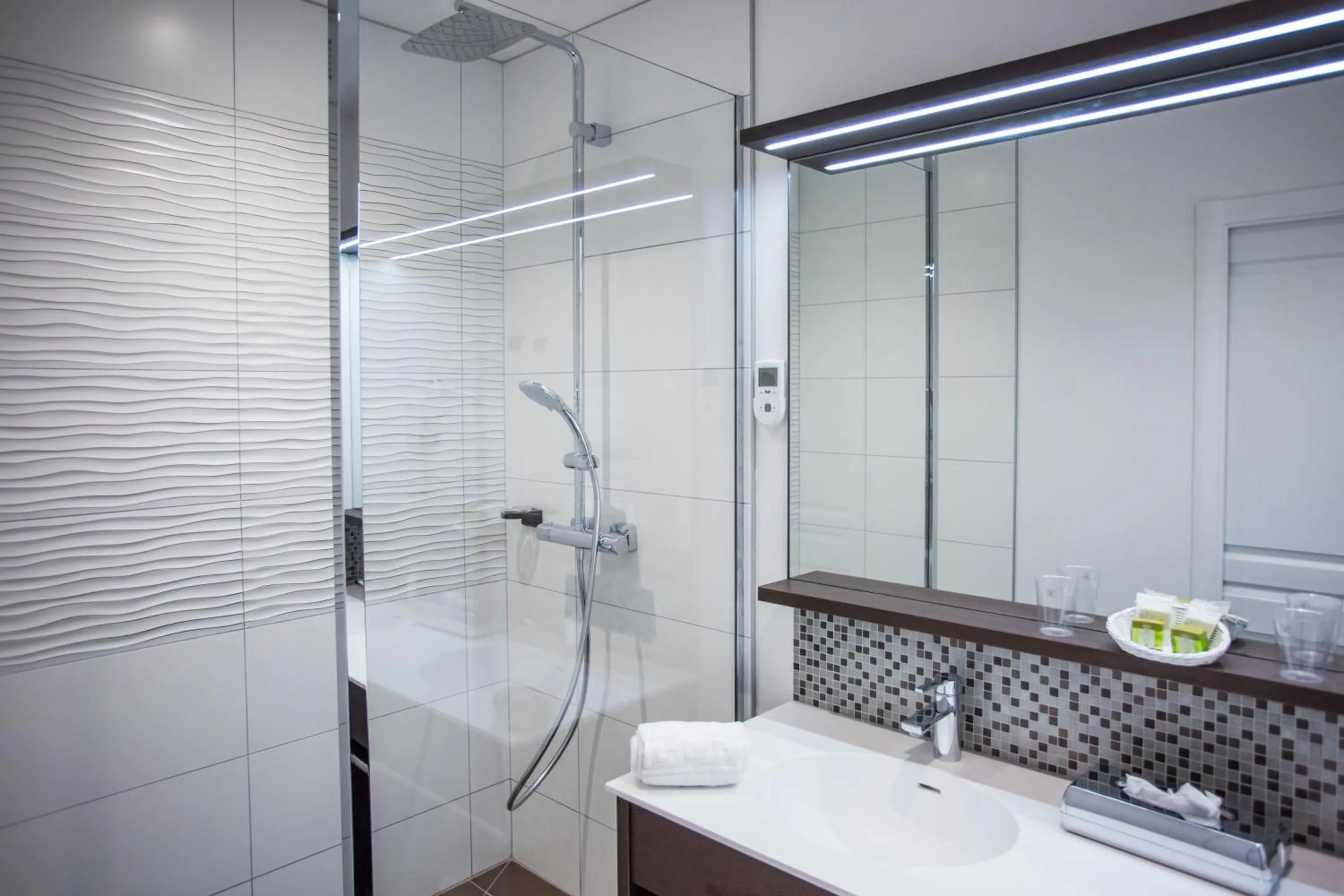 Shower in Castel Damandre - Demeures & Châteaux