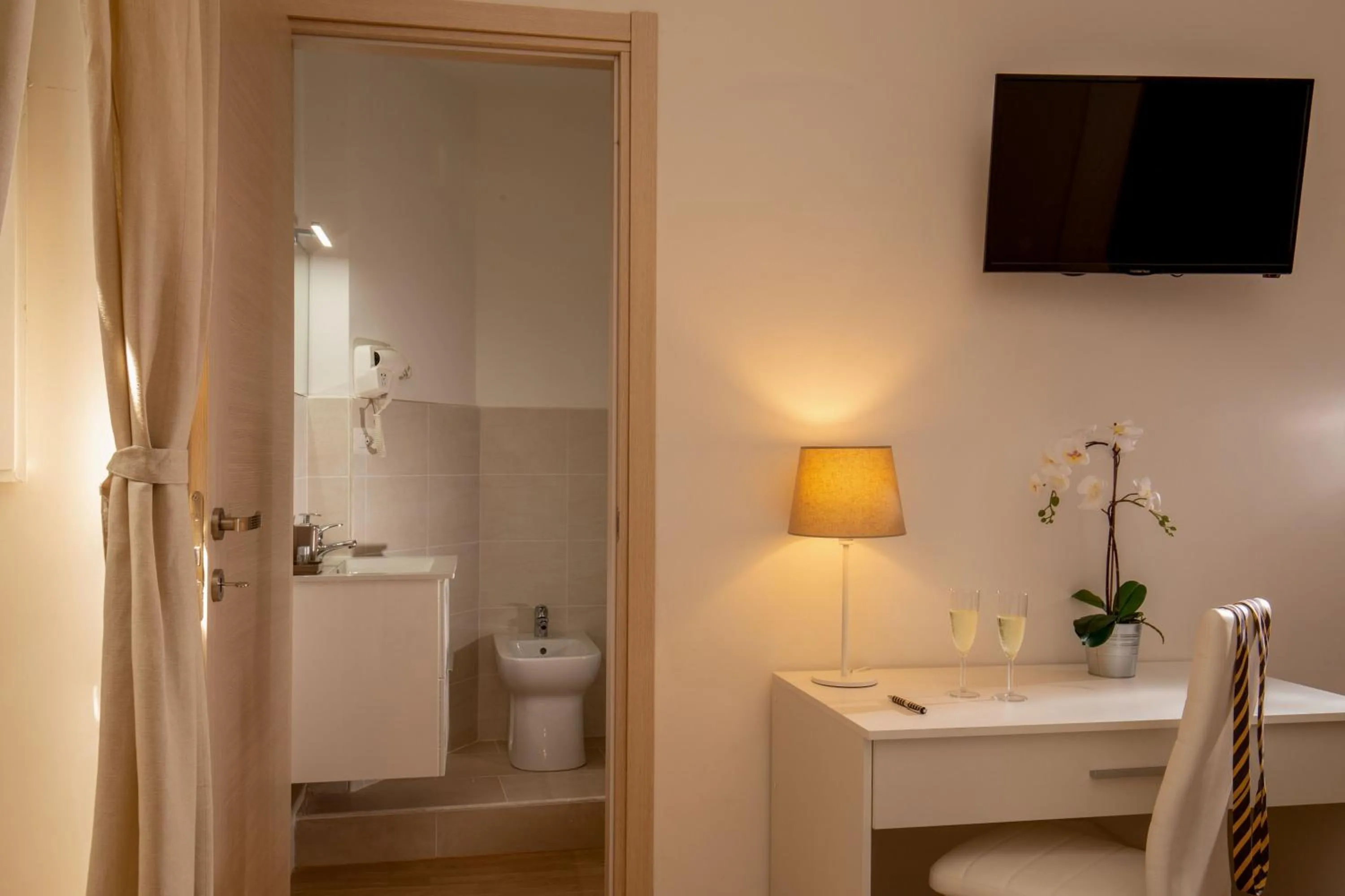 Bathroom in Domus Veneto Rome