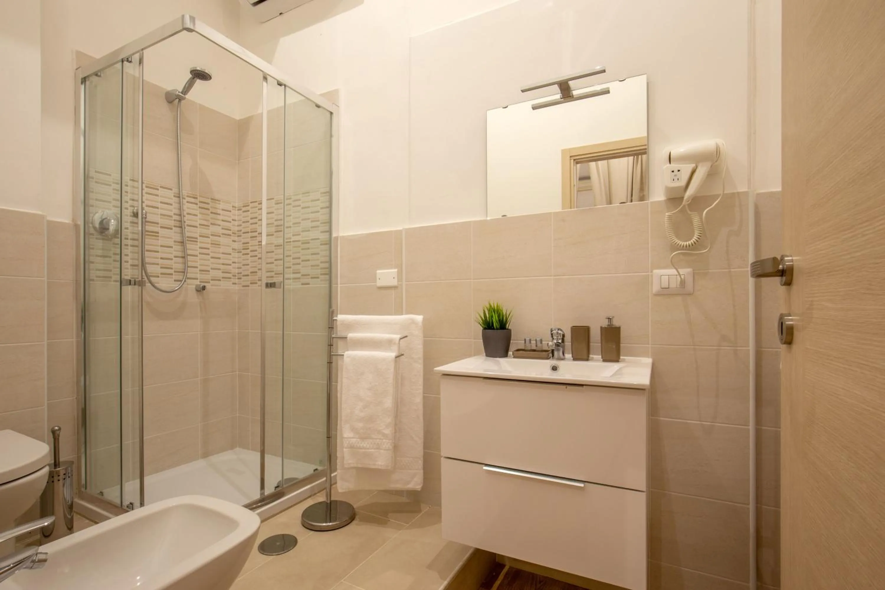 Bathroom in Domus Veneto Rome