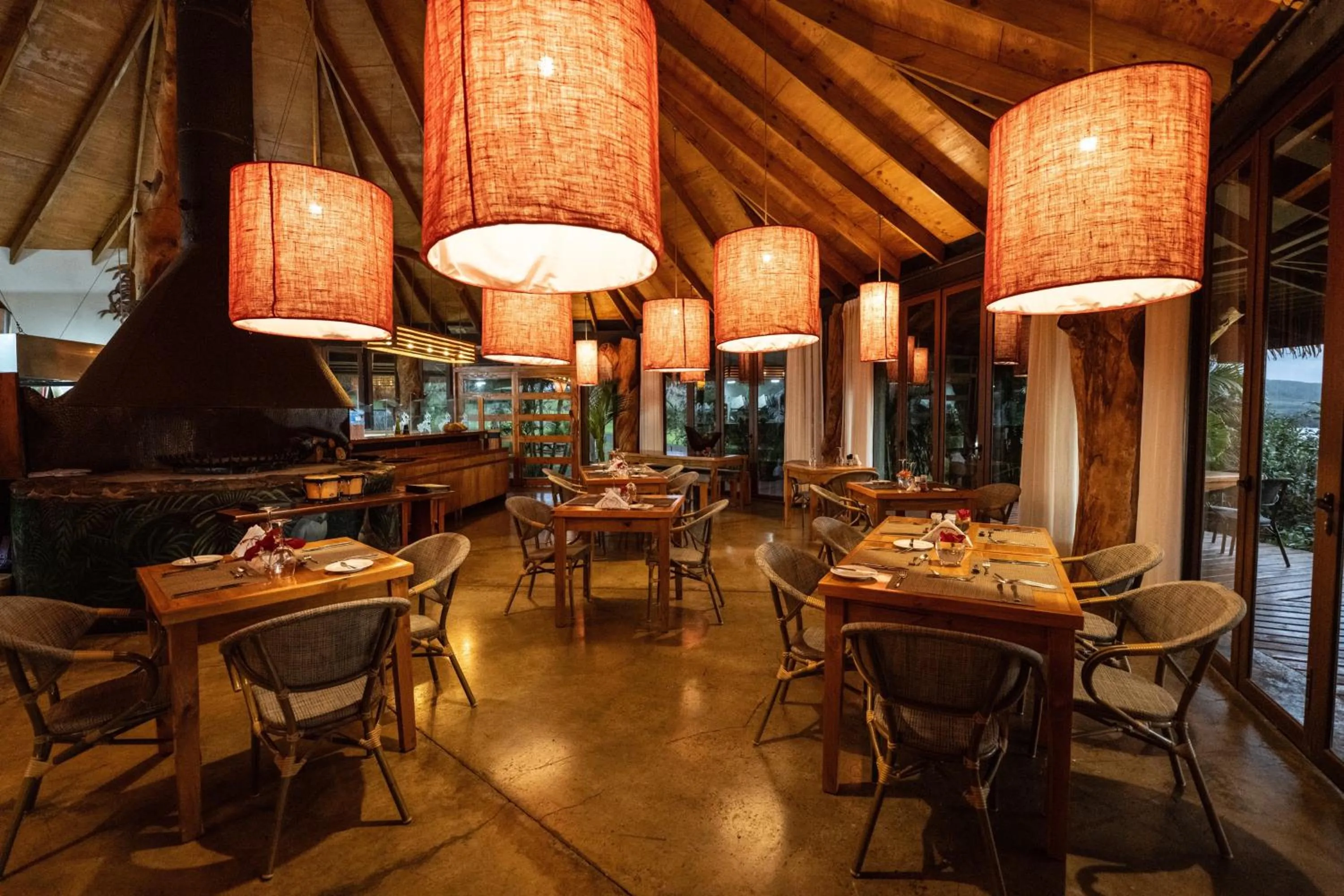 Restaurant/places to eat in Hotel Hare Uta