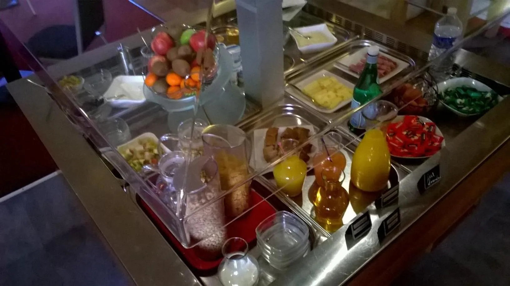 Staff in Le Pavillon de Rouen