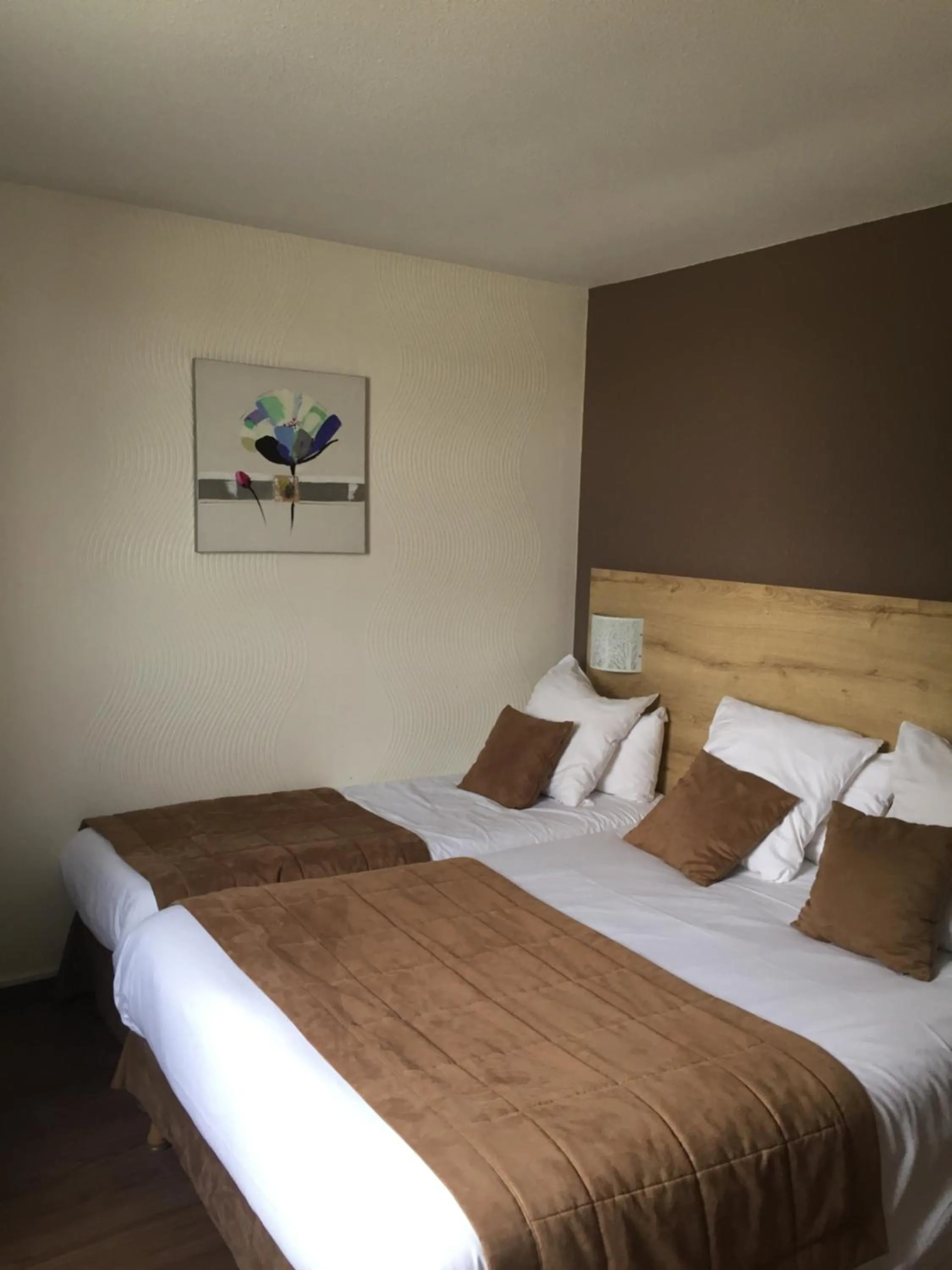 Property building, Bed in Le Pavillon de Rouen