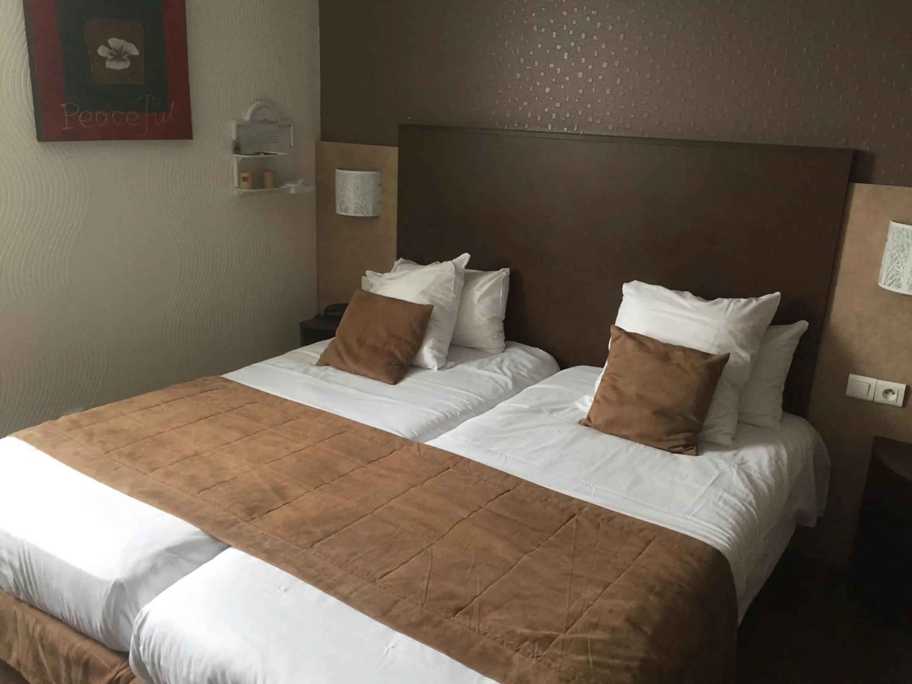 Property building, Bed in Le Pavillon de Rouen