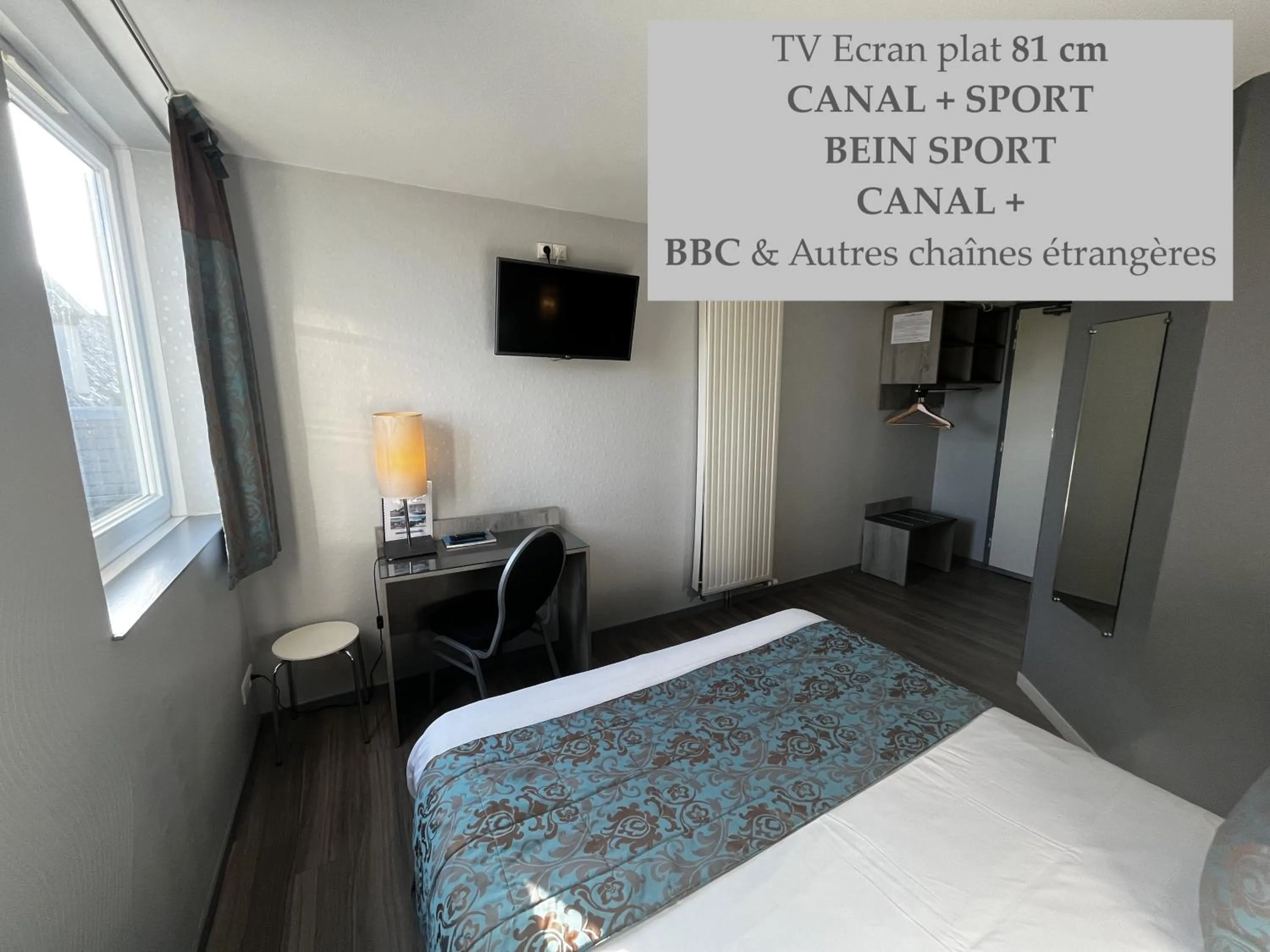 Property building, Bed in Le Pavillon de Rouen