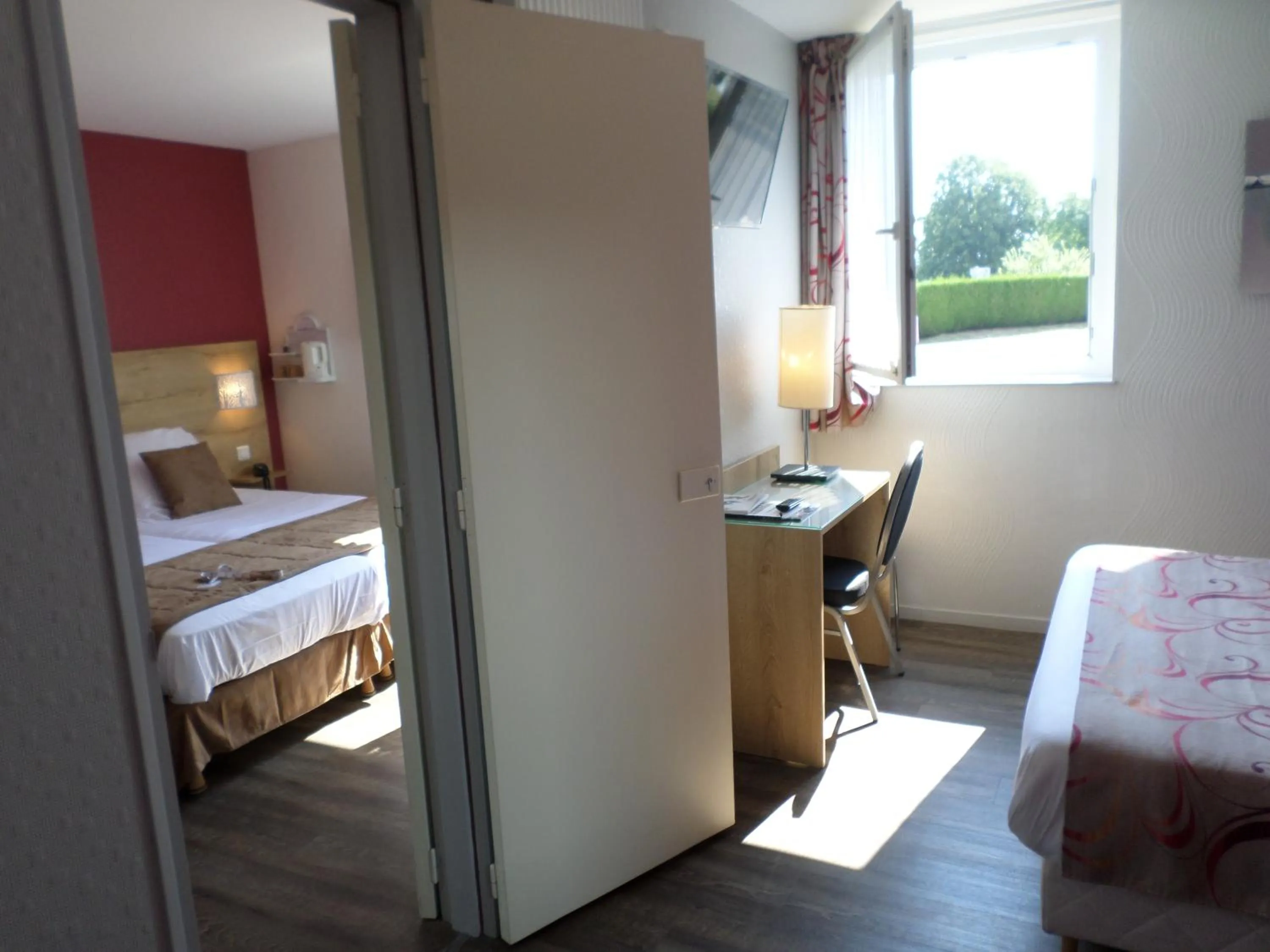 Summer, Bed in Le Pavillon de Rouen