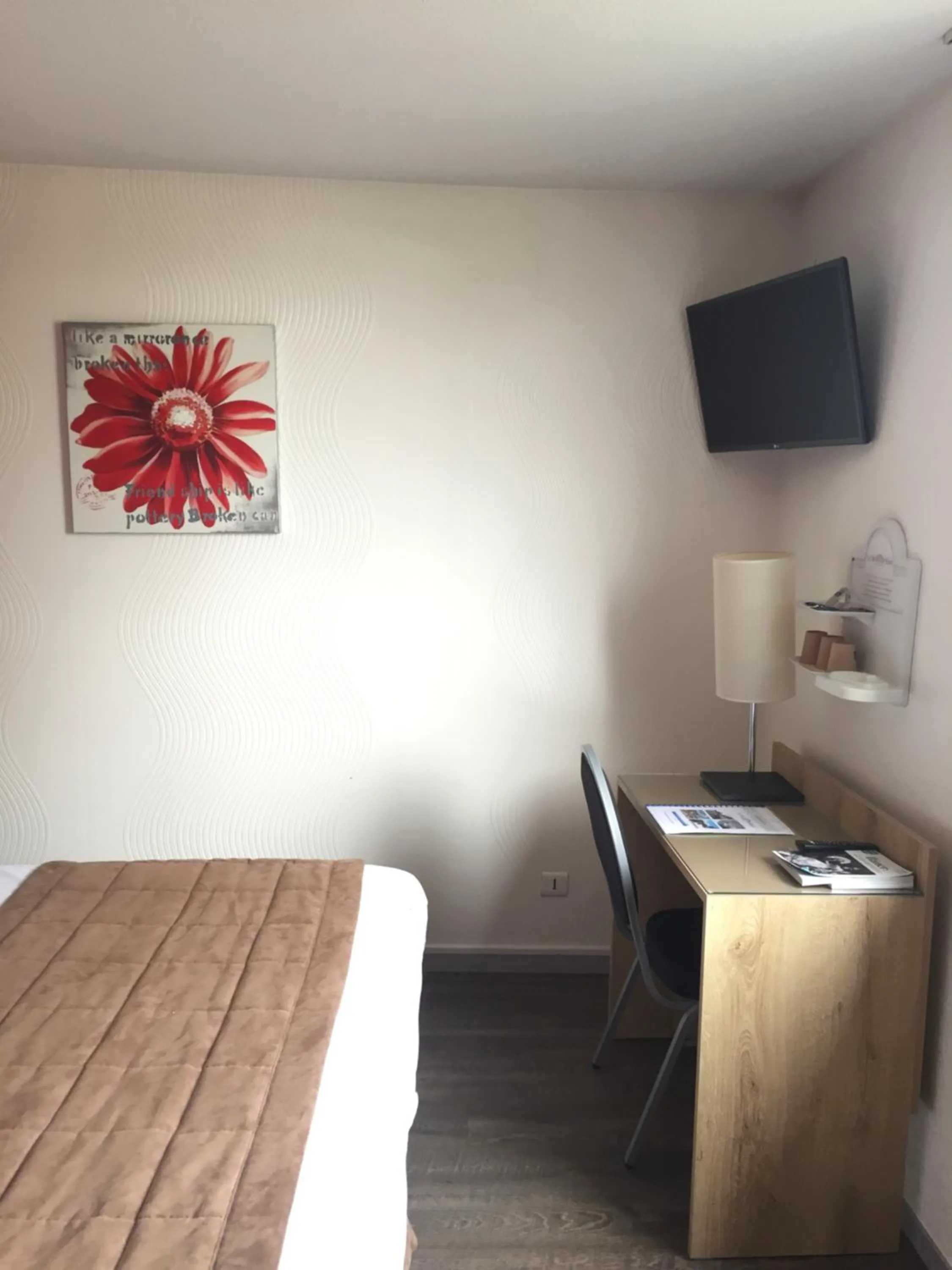 Property building, Bed in Le Pavillon de Rouen