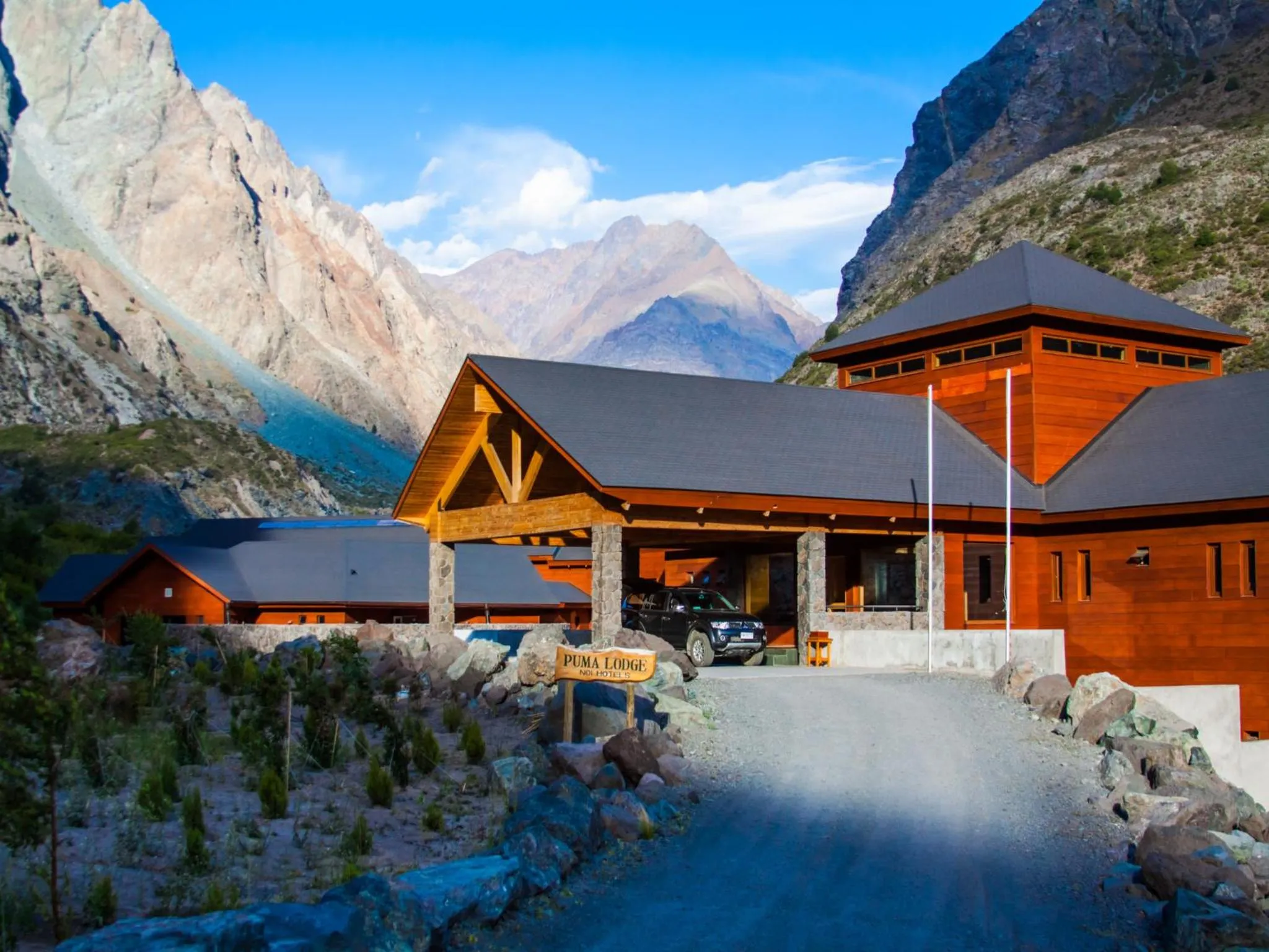 Facade/entrance in NOI Puma Lodge