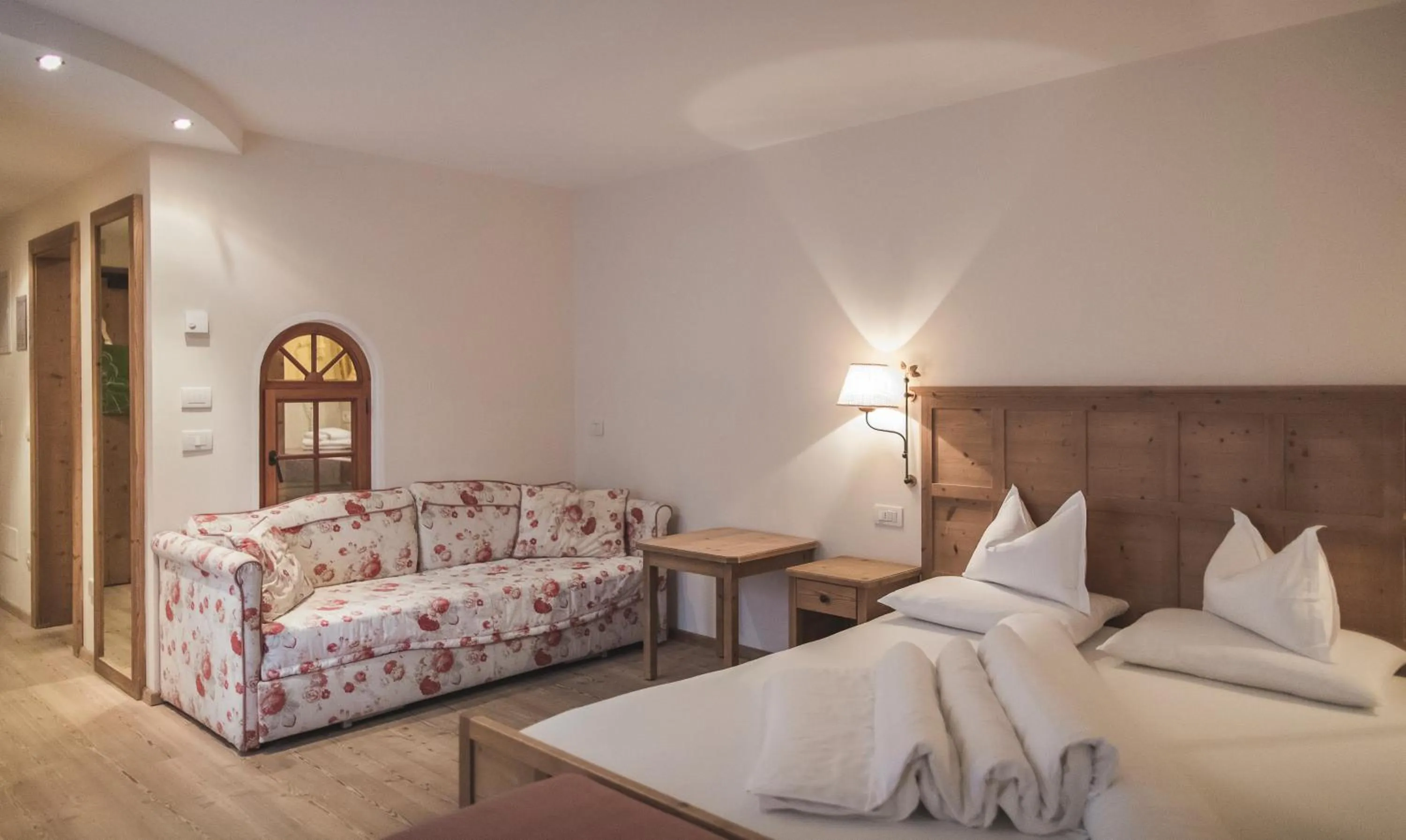 Bed in Hotel Alpenhof