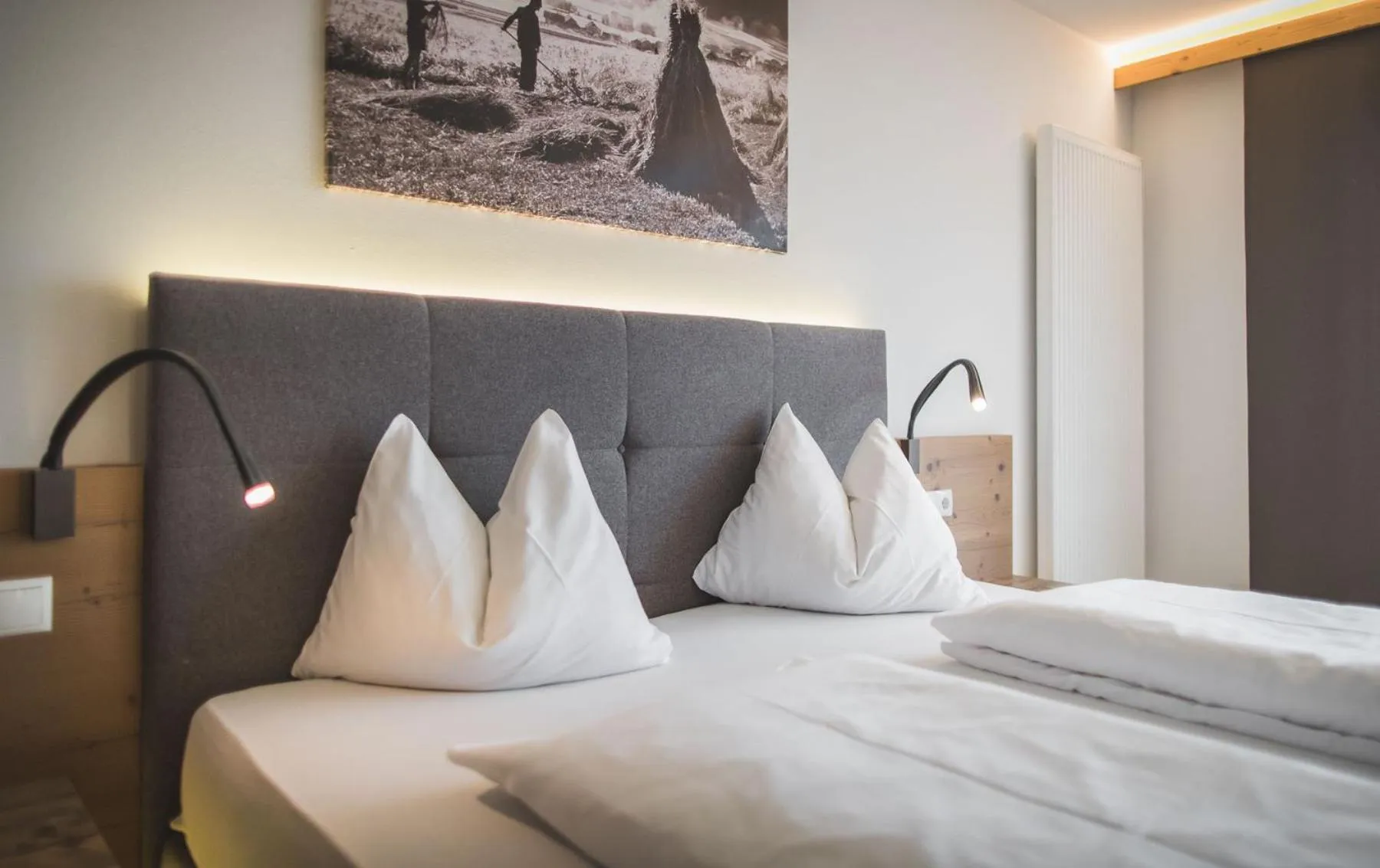 Bed in Hotel Alpenhof