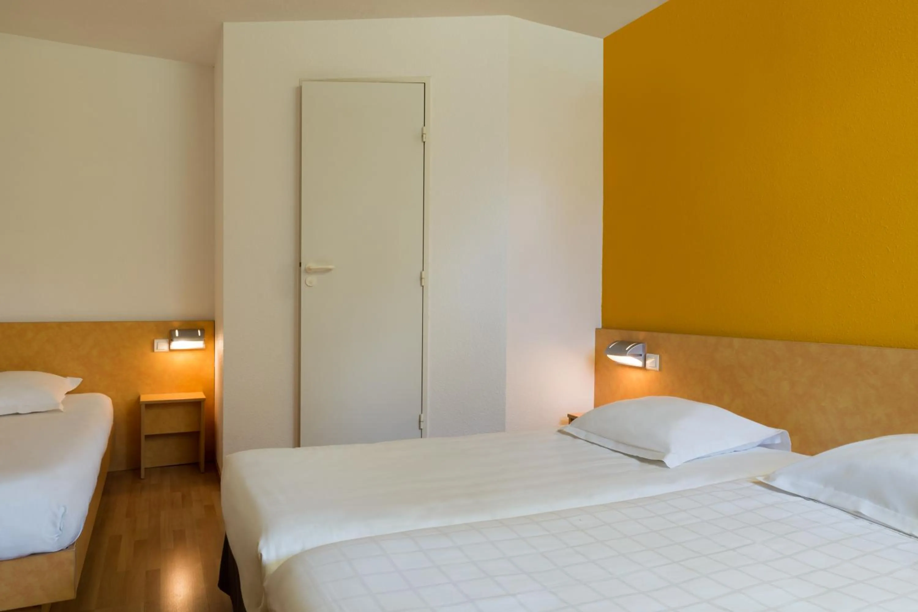 Bed in The Originals Access, Hôtel Saint-Flour