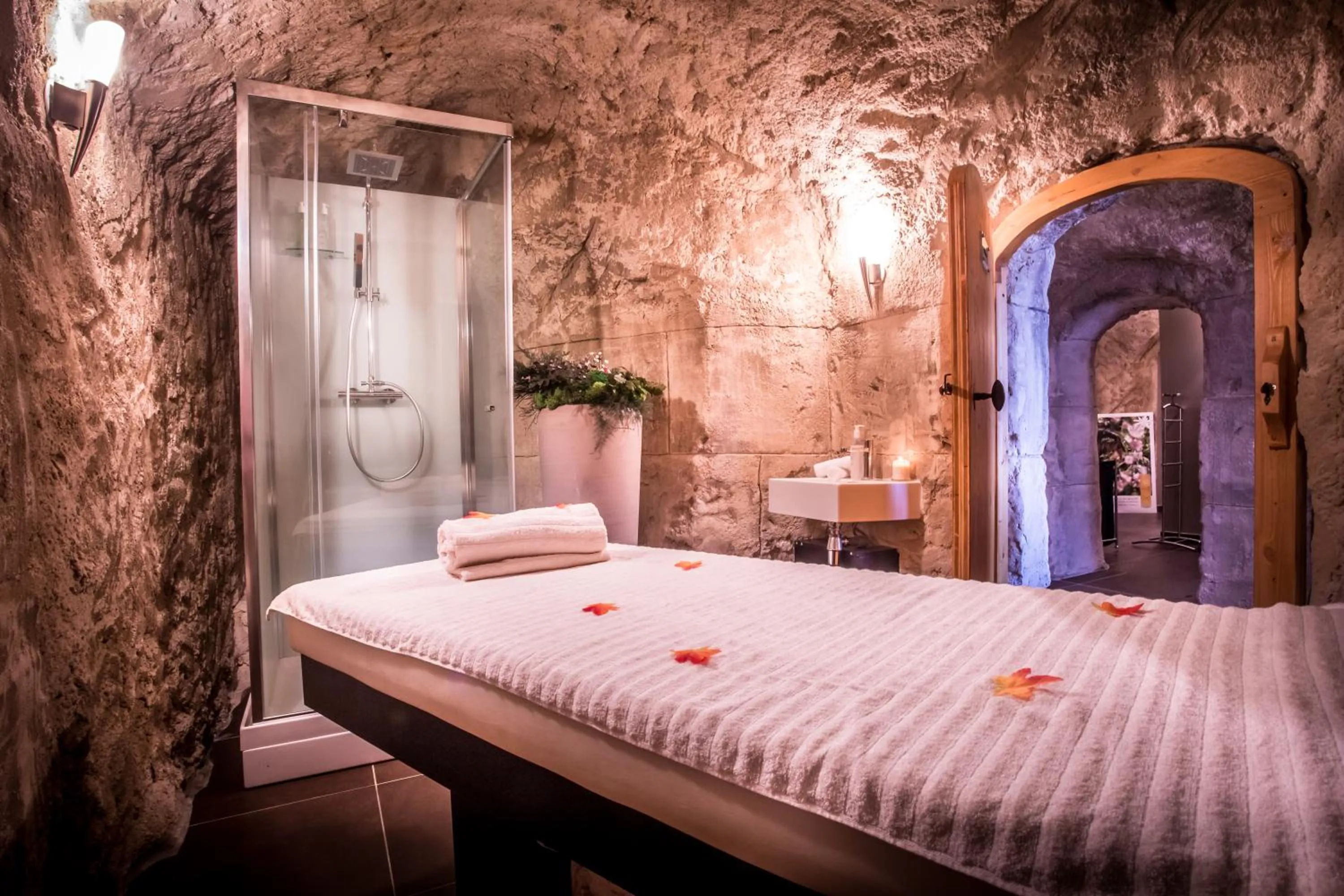 Massage, Bed in Le Grand Aigle Hotel & Spa****