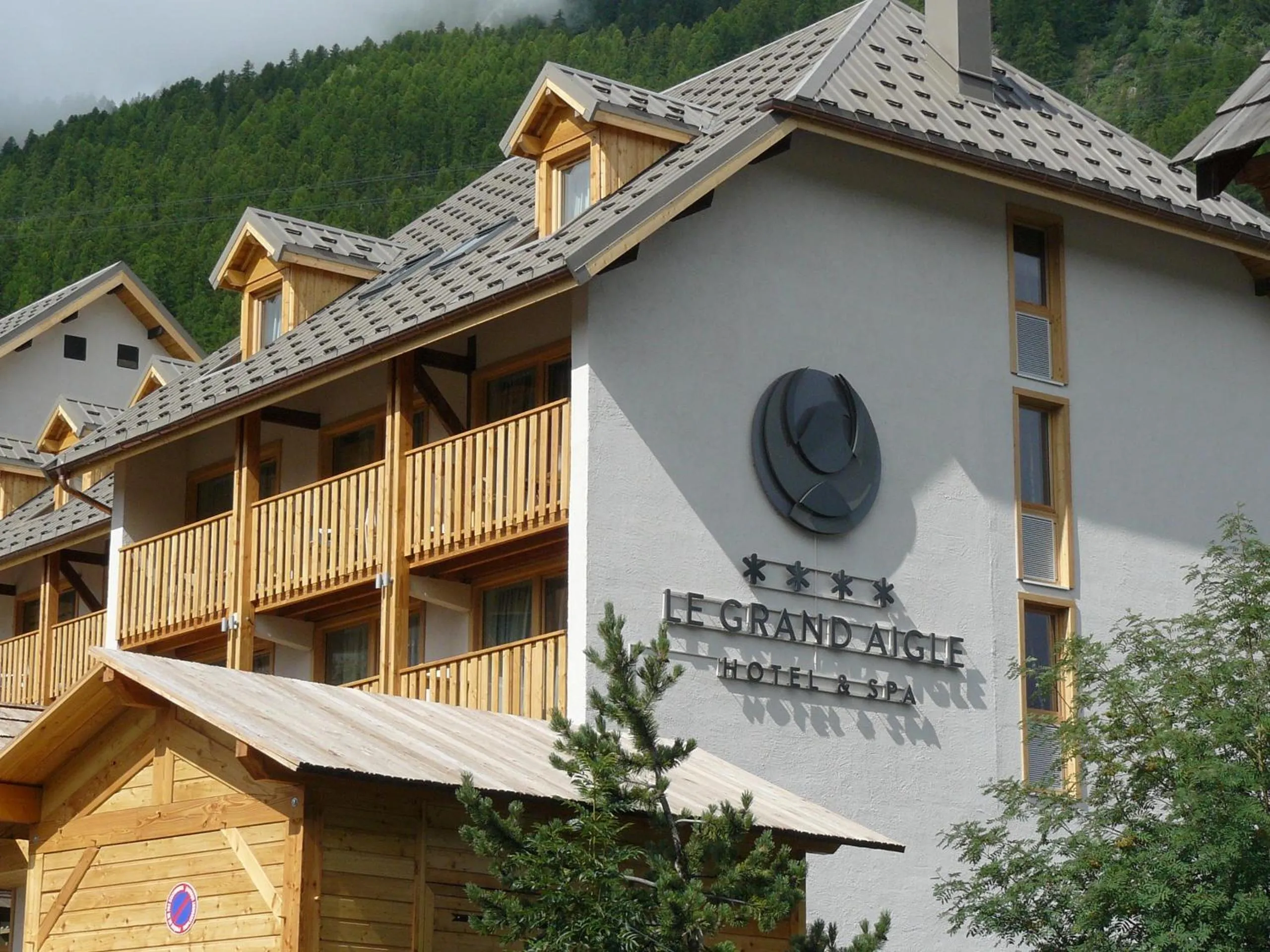 Facade/entrance in Le Grand Aigle Hotel & Spa****