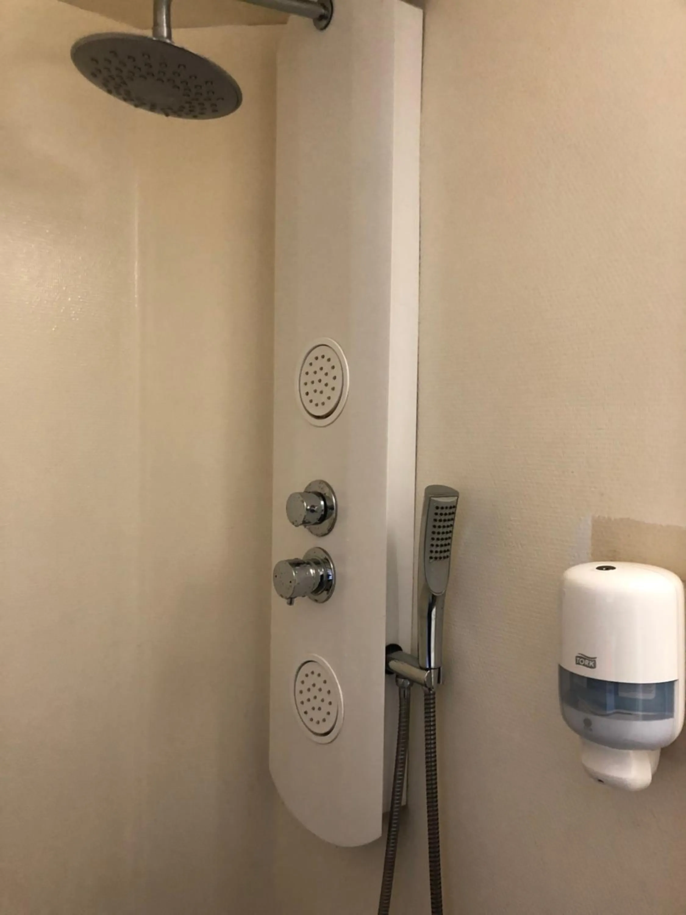 Bathroom in Kyriad Direct Agen