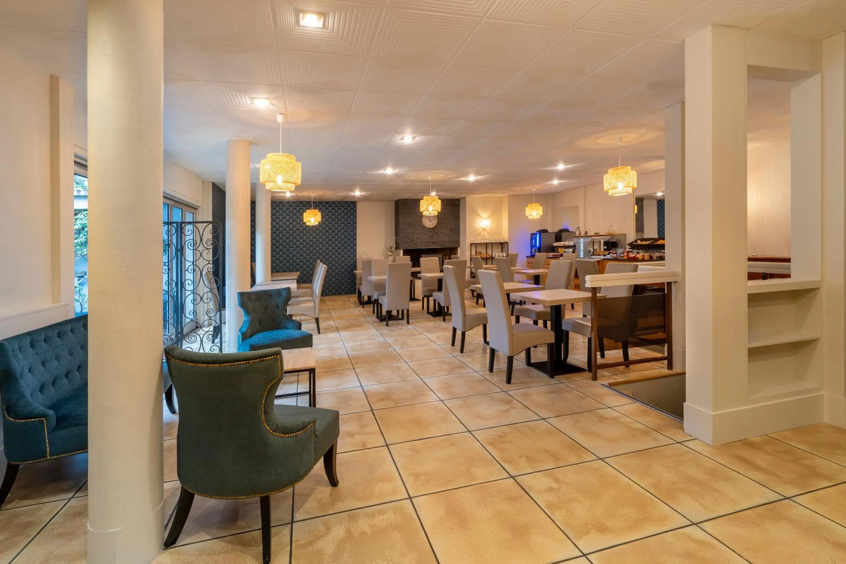 Restaurant/places to eat in Sure Hotel by Best Western Angouleme