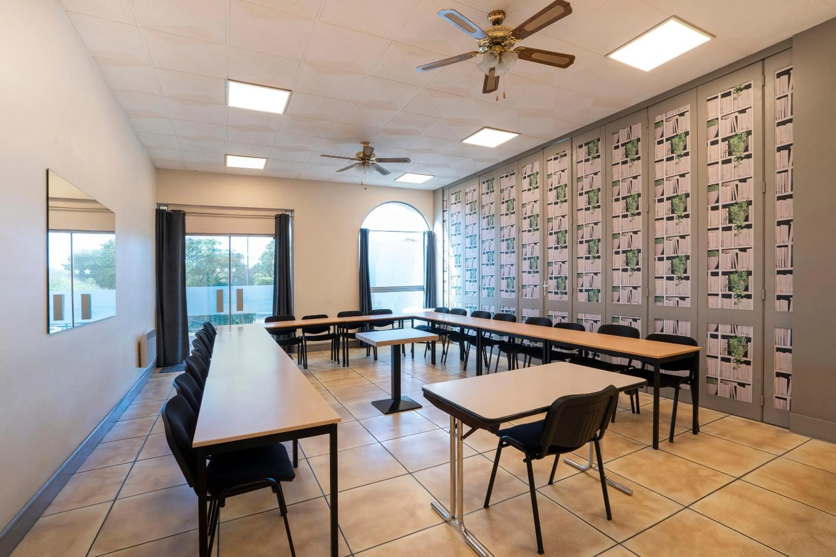 Meeting/conference room in Sure Hotel by Best Western Angouleme